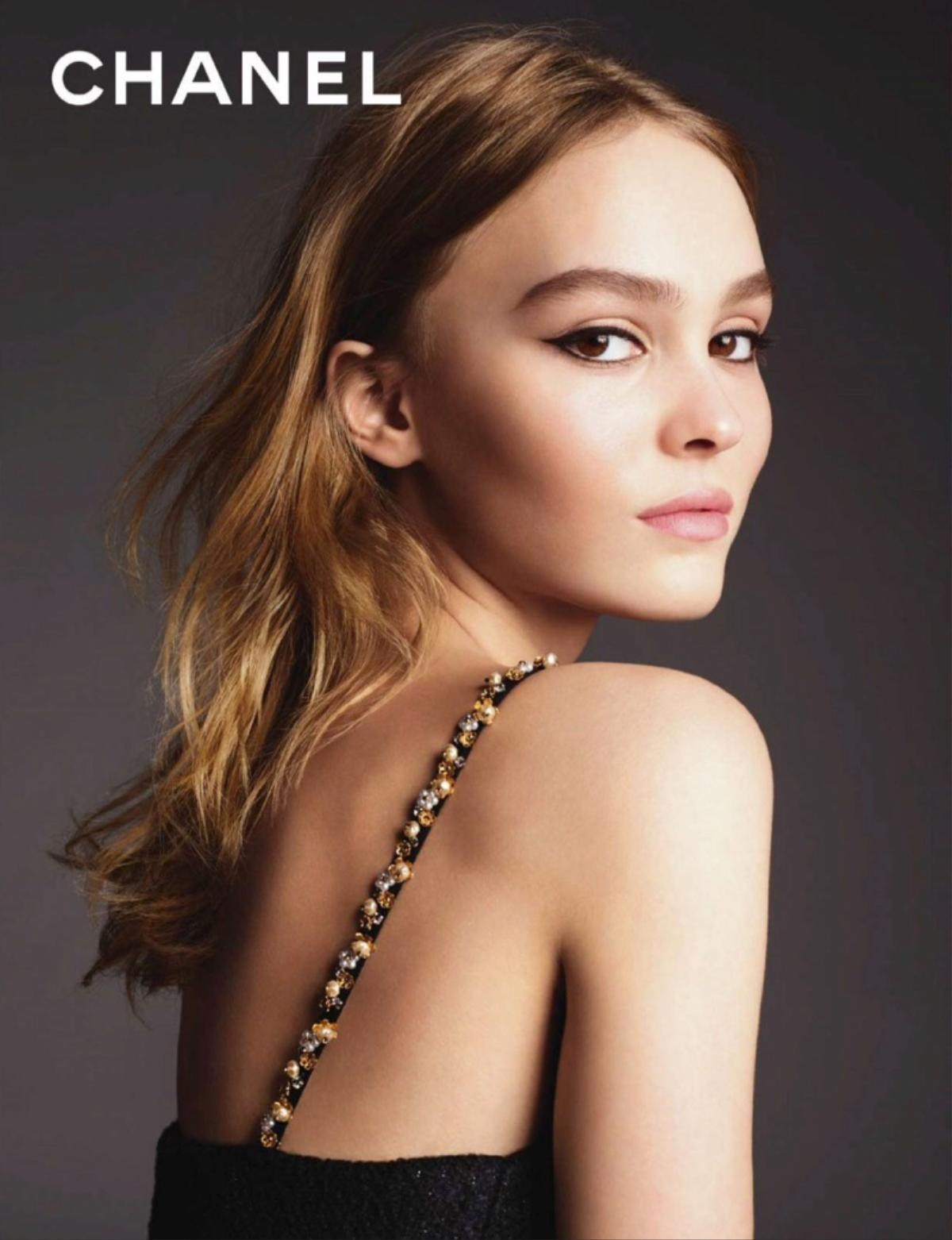 Sắc vóc thuở mới ra mắt làng ảnh của Lily-Rose Depp, dân tình hết lời tranh cãi Ảnh 4