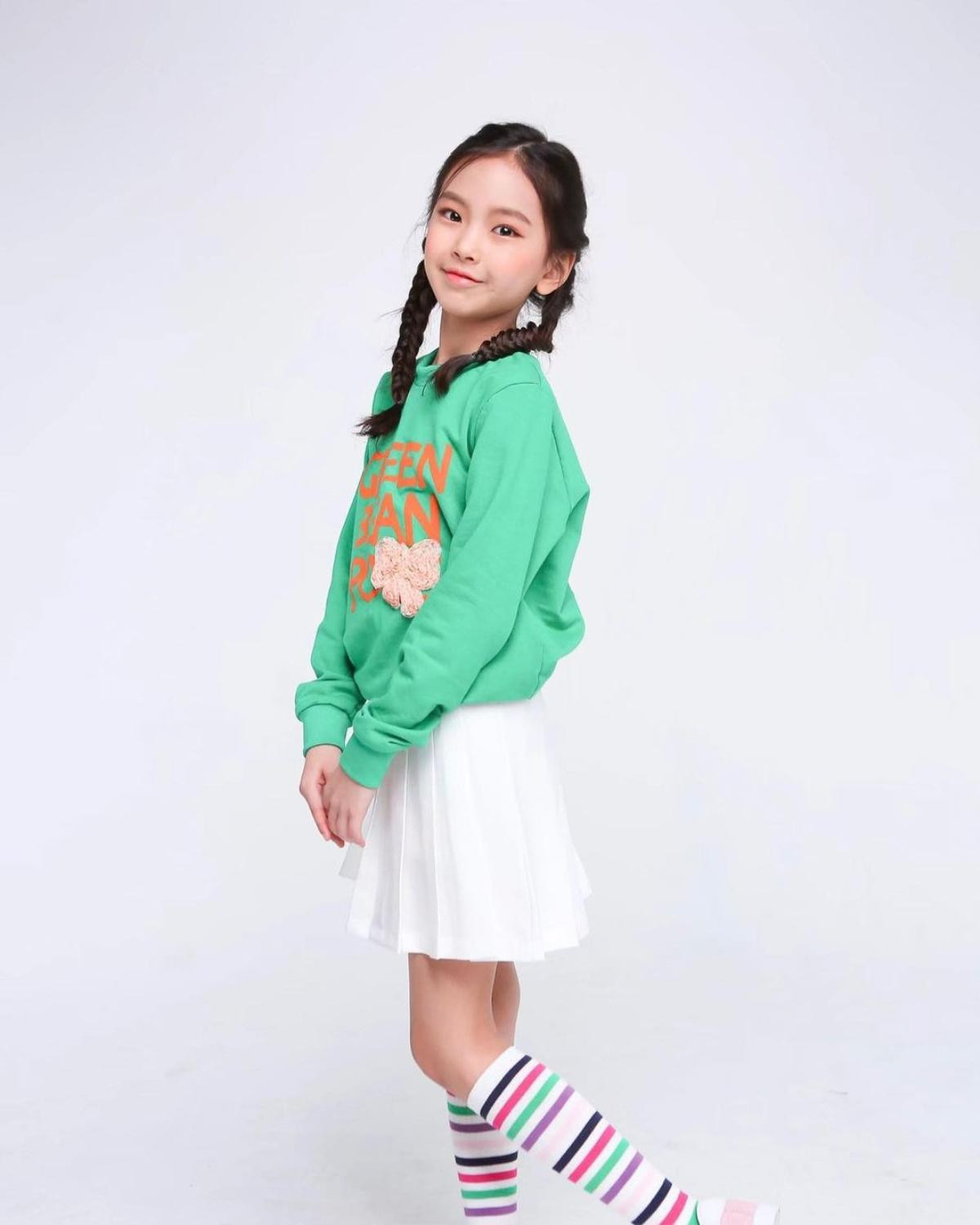 Loạt ảnh pre-debut của Hye-in (NewJeans) bất ngờ bị đào lại, nhan sắc thế nào mà cõi mạng xôn xao? Ảnh 2