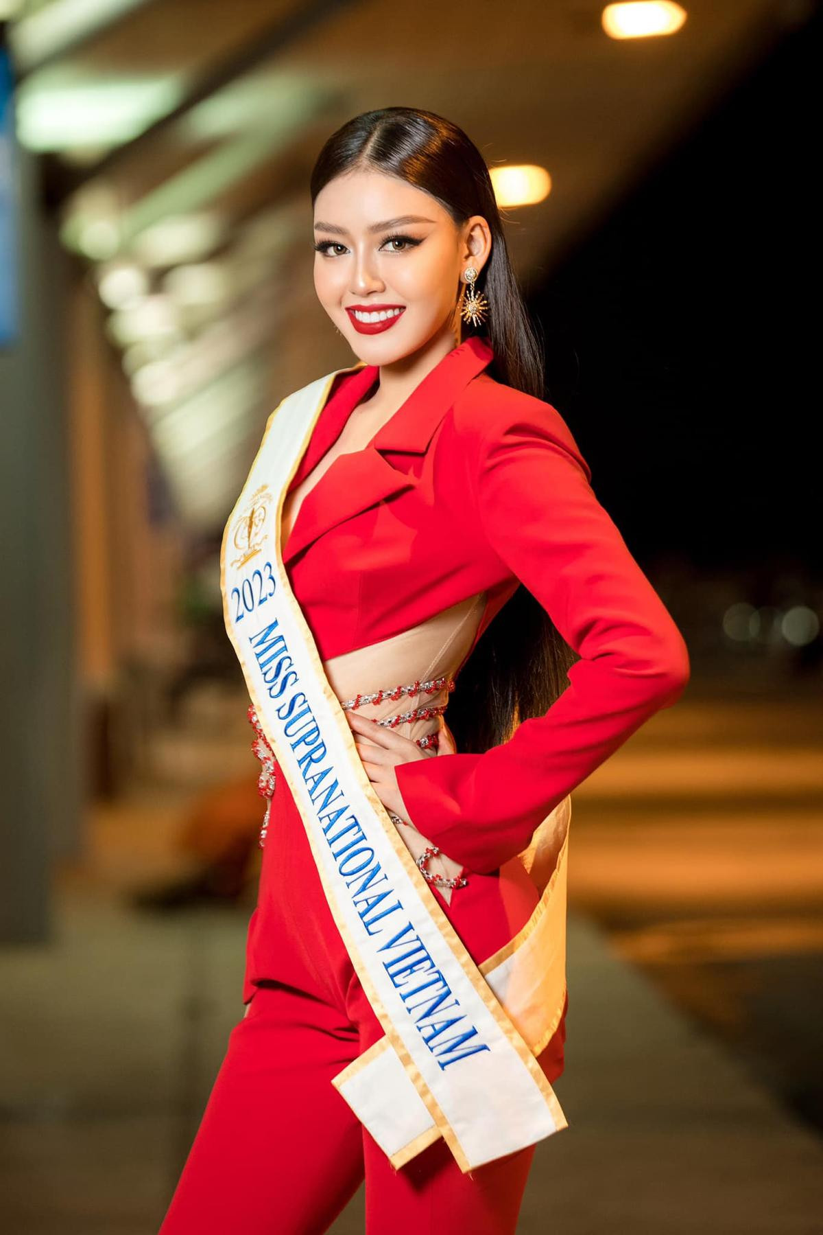 Đại diện Việt Nam lên đường tham dự Miss Supranational: Fan đâu mà vắng hoe vậy? Ảnh 1