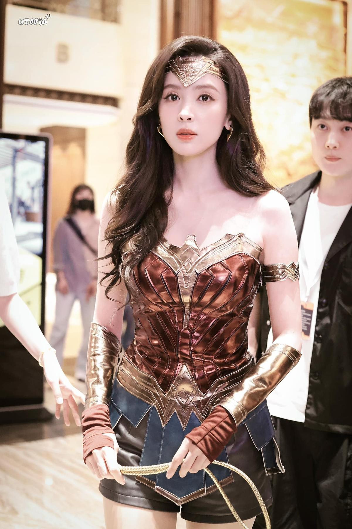 Mỹ nữ Tân Cương đẹp hơn Địch Lệ Nhiệt Ba cosplay đỉnh thế nào mà lấn át Triệu Lệ Dĩnh? Ảnh 2