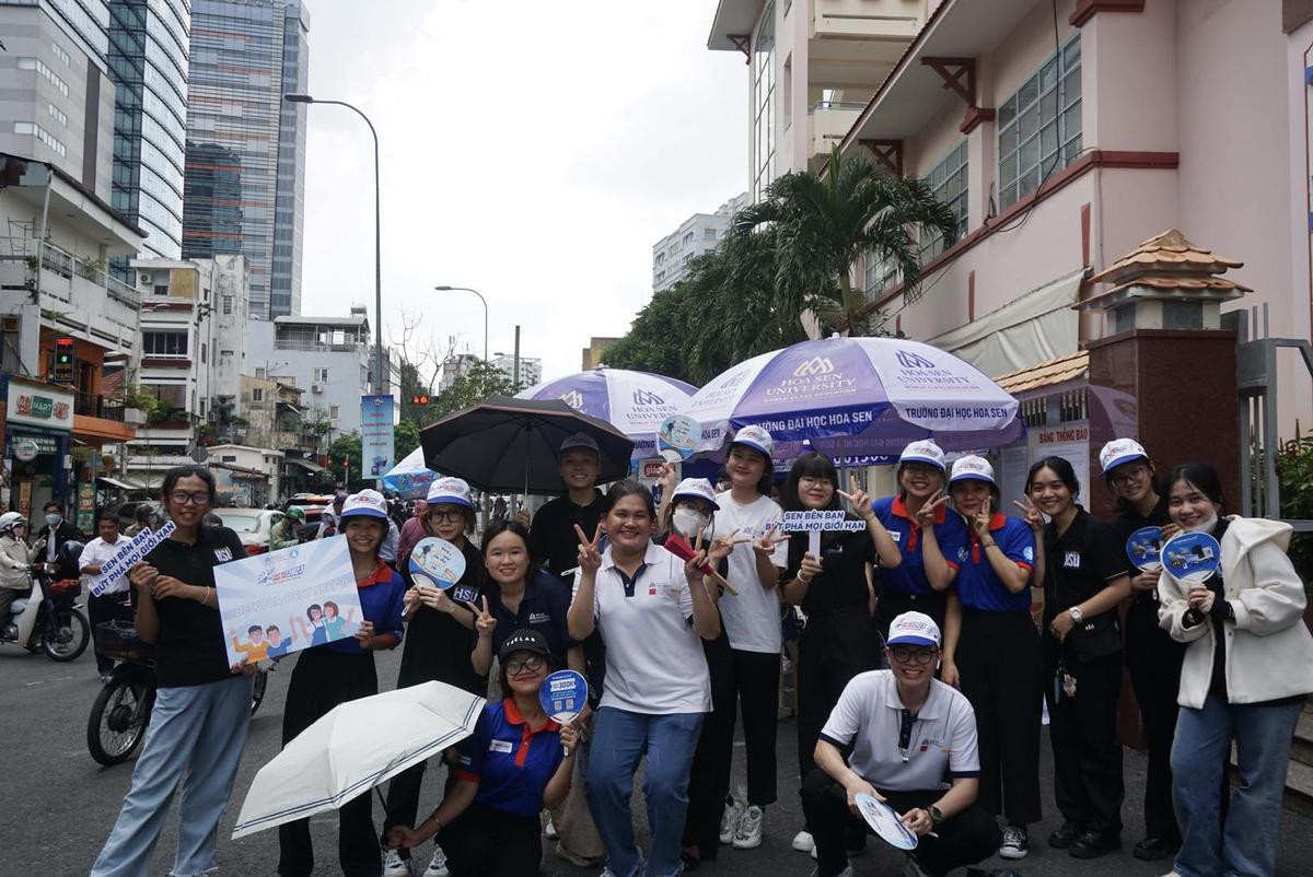 Hơn 1 triệu thí sinh làm thủ tục dự thi tốt nghiệp THPT, lưu ý những quy định nghiêm ngặt ở phòng thi Ảnh 2