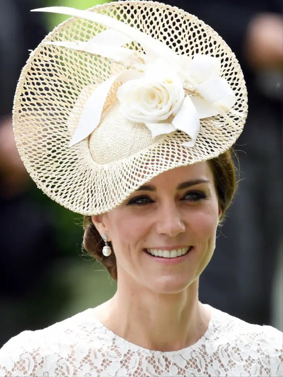 Công nương Kate Middleton đẹp nền nã tham dự sự kiện hoàng gia Ảnh 2