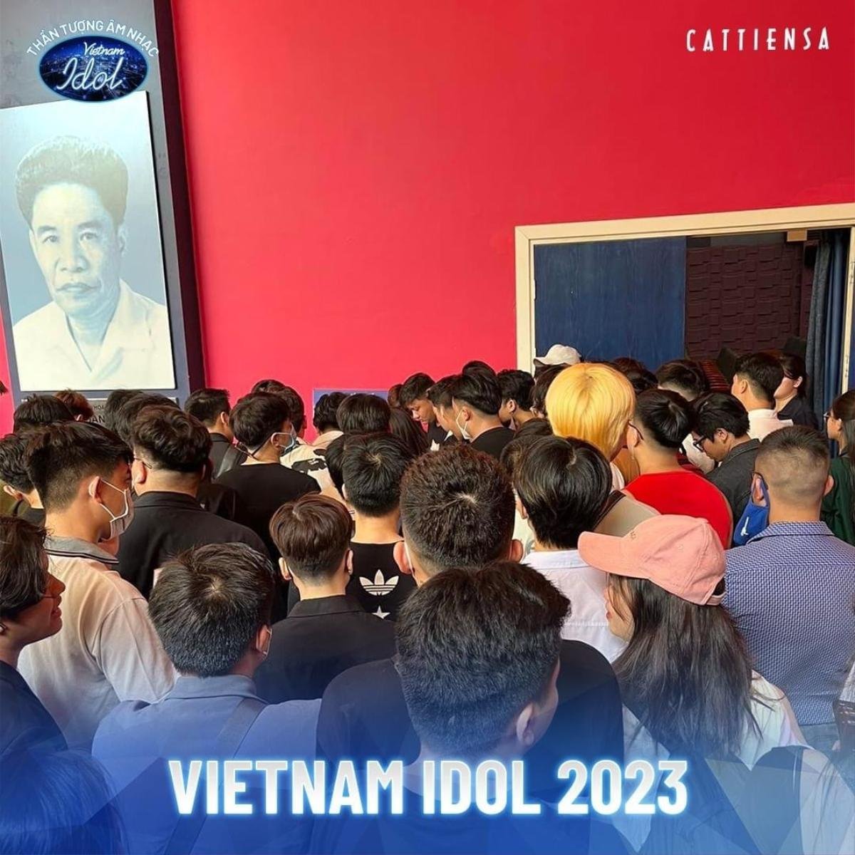 Hàng nghìn thí sinh 'rồng rắn' xếp hàng dài chờ casting Vietnam Idol 2023: Sức nóng lên 100 độ rồi! Ảnh 6