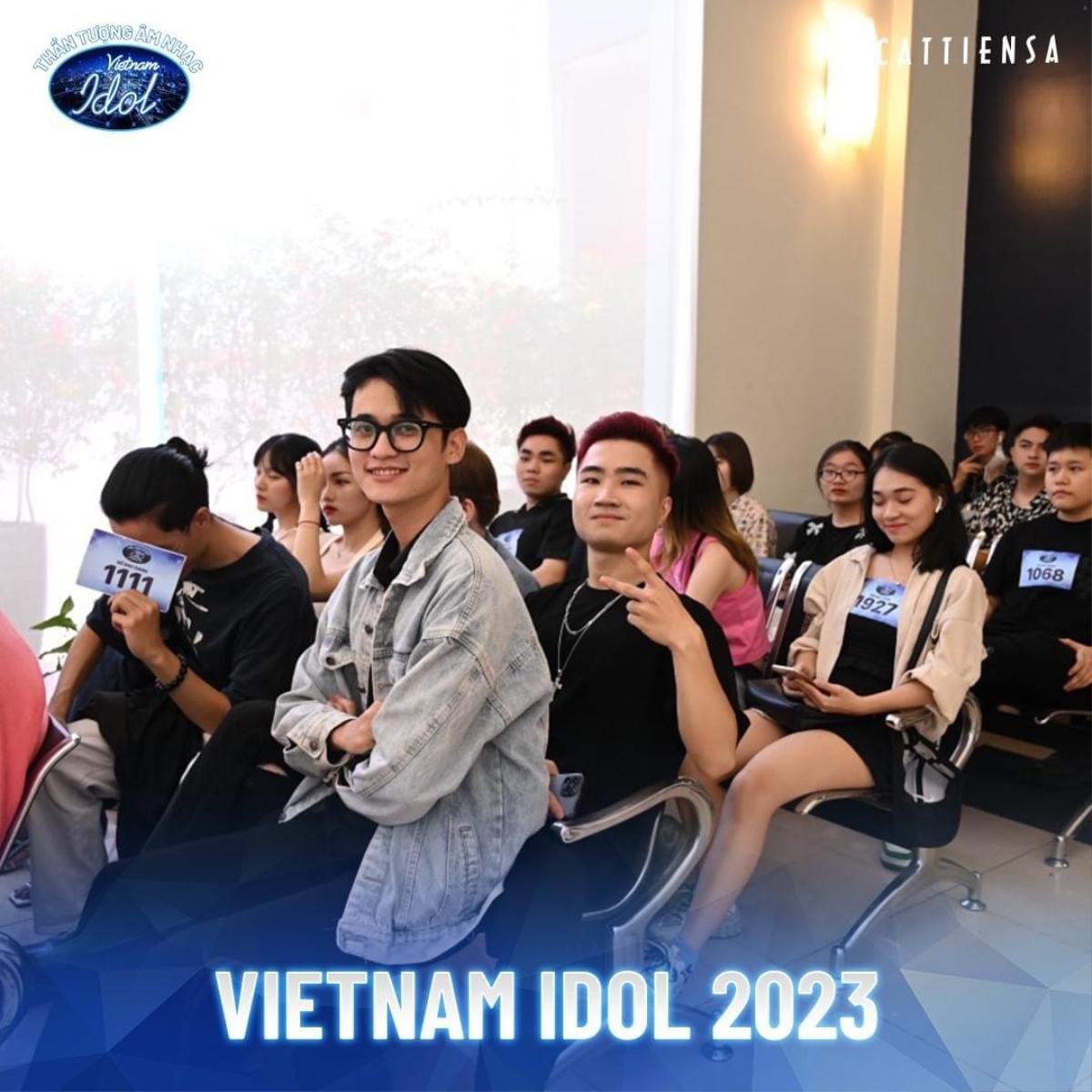 Hàng nghìn thí sinh 'rồng rắn' xếp hàng dài chờ casting Vietnam Idol 2023: Sức nóng lên 100 độ rồi! Ảnh 9