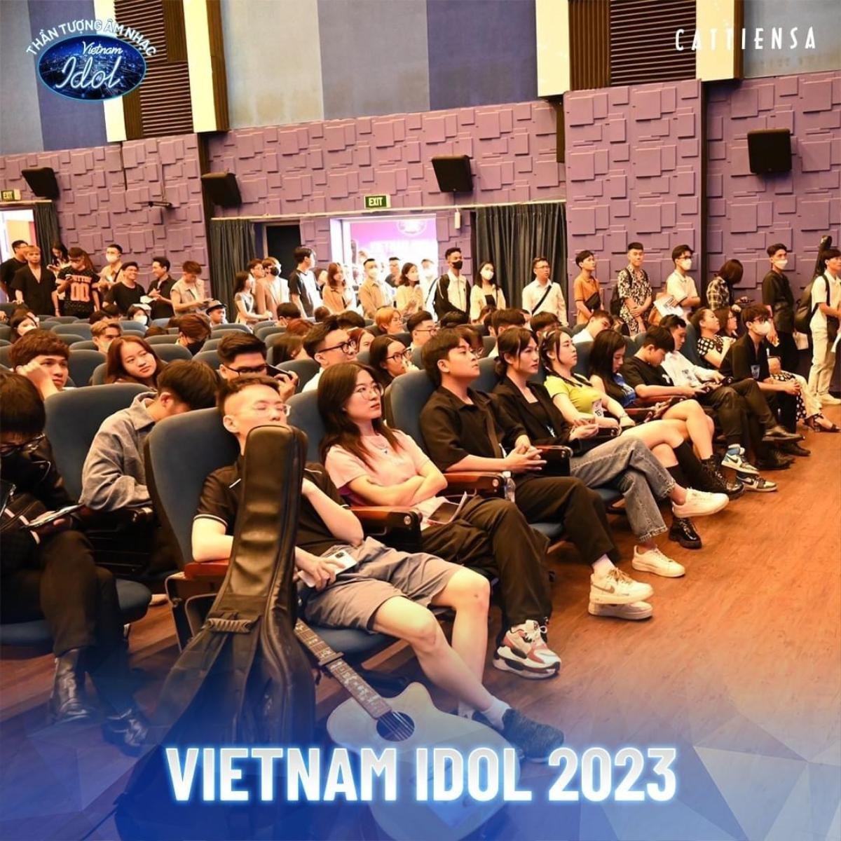 Hàng nghìn thí sinh 'rồng rắn' xếp hàng dài chờ casting Vietnam Idol 2023: Sức nóng lên 100 độ rồi! Ảnh 4