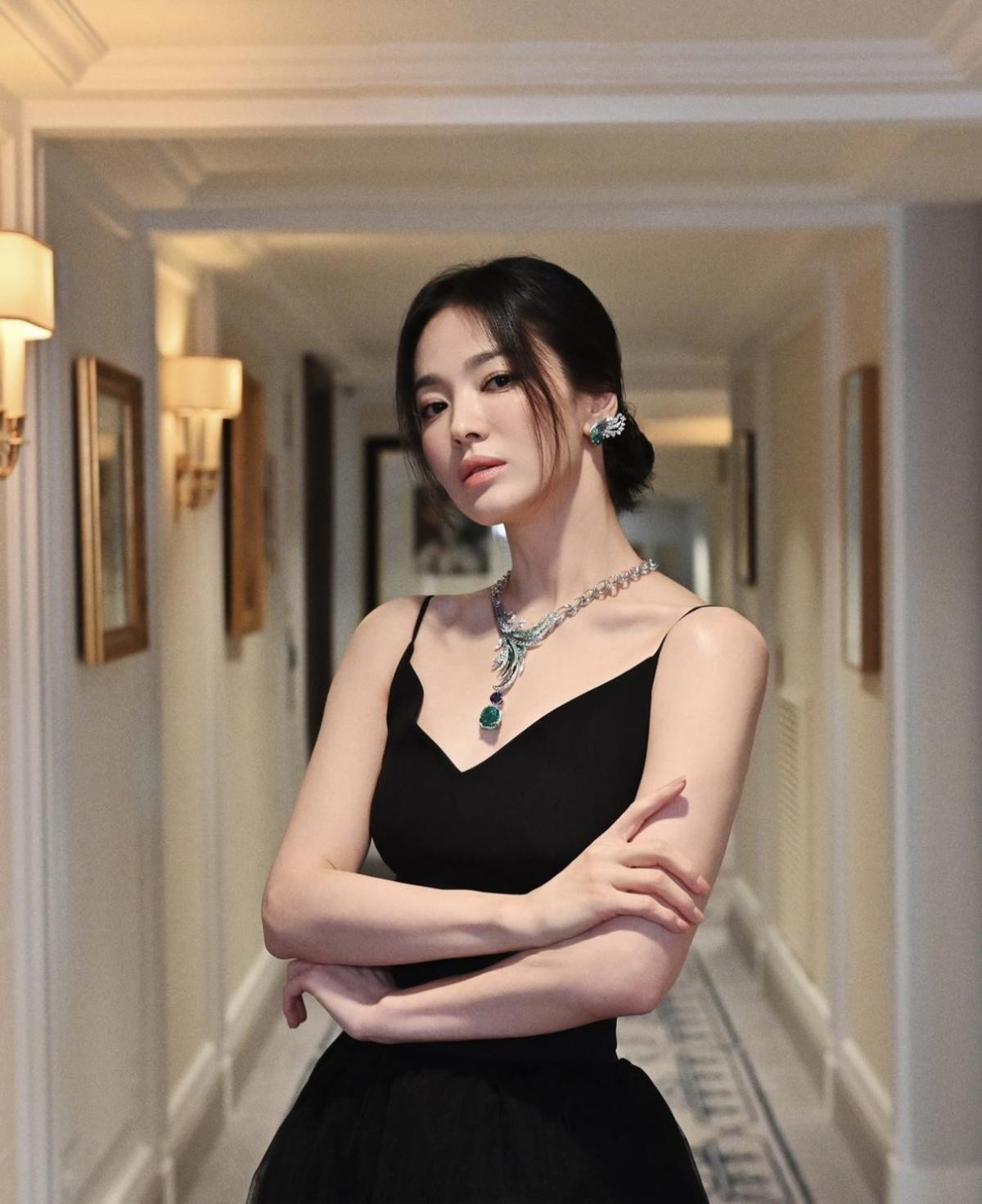 Visual 'gây bão' của Song Hye Kyo tại bữa tiệc của Chaumet: Không hổ danh là 'tường thành nhan sắc' Kbiz Ảnh 4