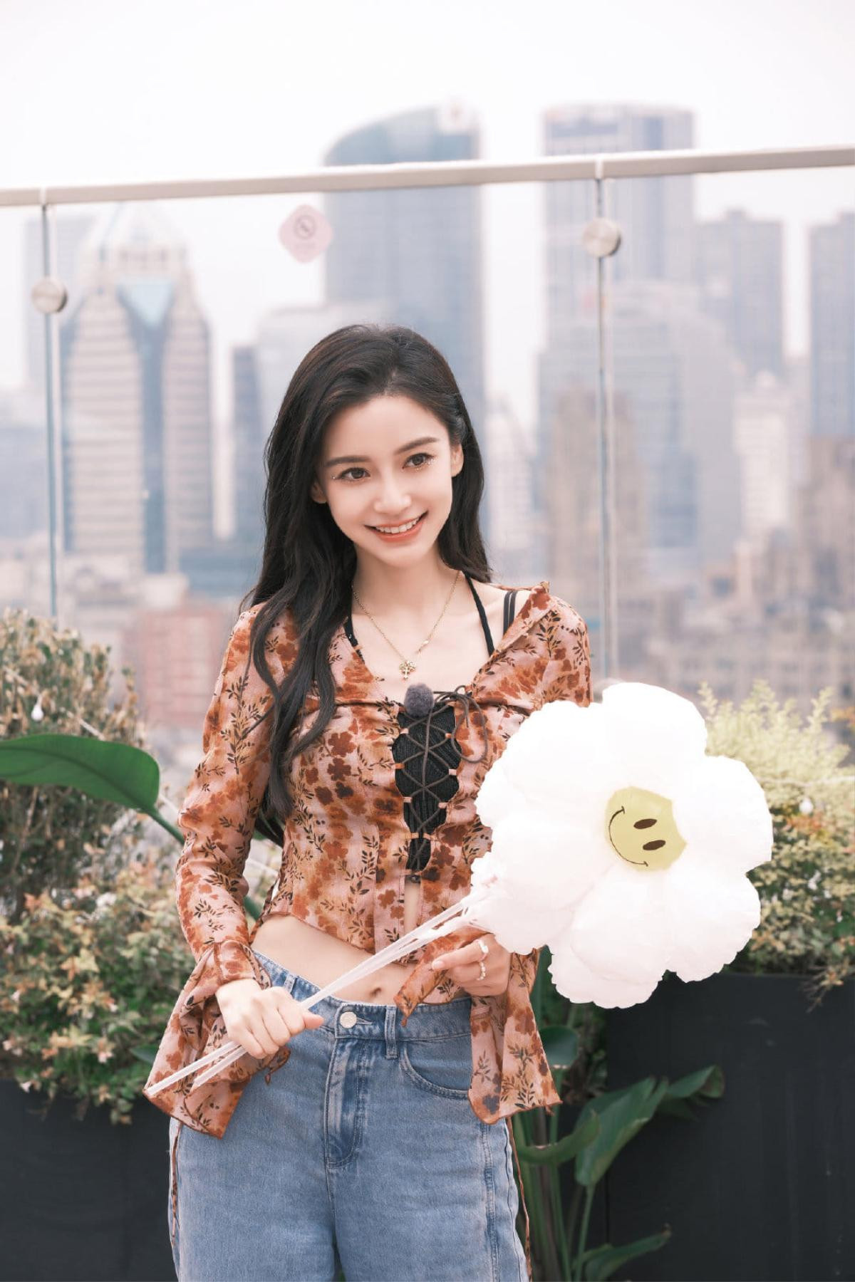 Angelababy đưa con trai đi dạo phố, diện mạo quý tử gây chú ý Ảnh 4