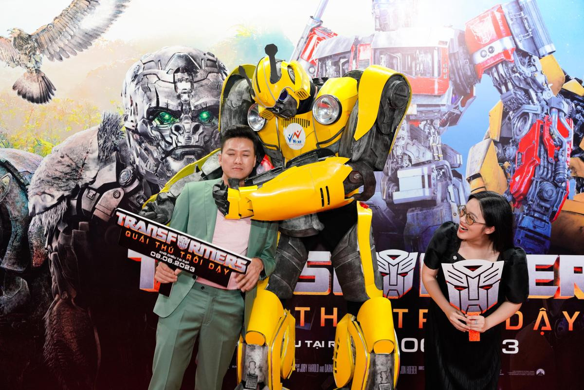 Kim Tuyến, Quách Ngọc Tuyên và dàn sao đổ bộ thảm đỏ của bom tấn Transformers: Quái Thú Trỗi Dậy Ảnh 8