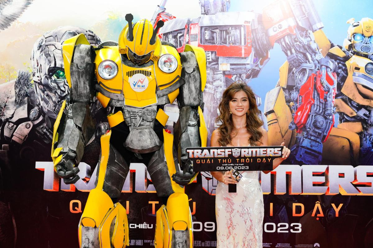 Kim Tuyến, Quách Ngọc Tuyên và dàn sao đổ bộ thảm đỏ của bom tấn Transformers: Quái Thú Trỗi Dậy Ảnh 6