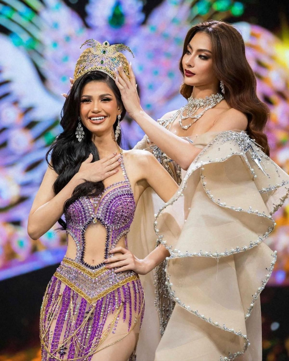 Miss Grand Indonesia 2022 gây 'bão' với màn hô tên kết thúc nhiệm kỳ: Sao từa tựa Thùy Tiên thế này? Ảnh 1