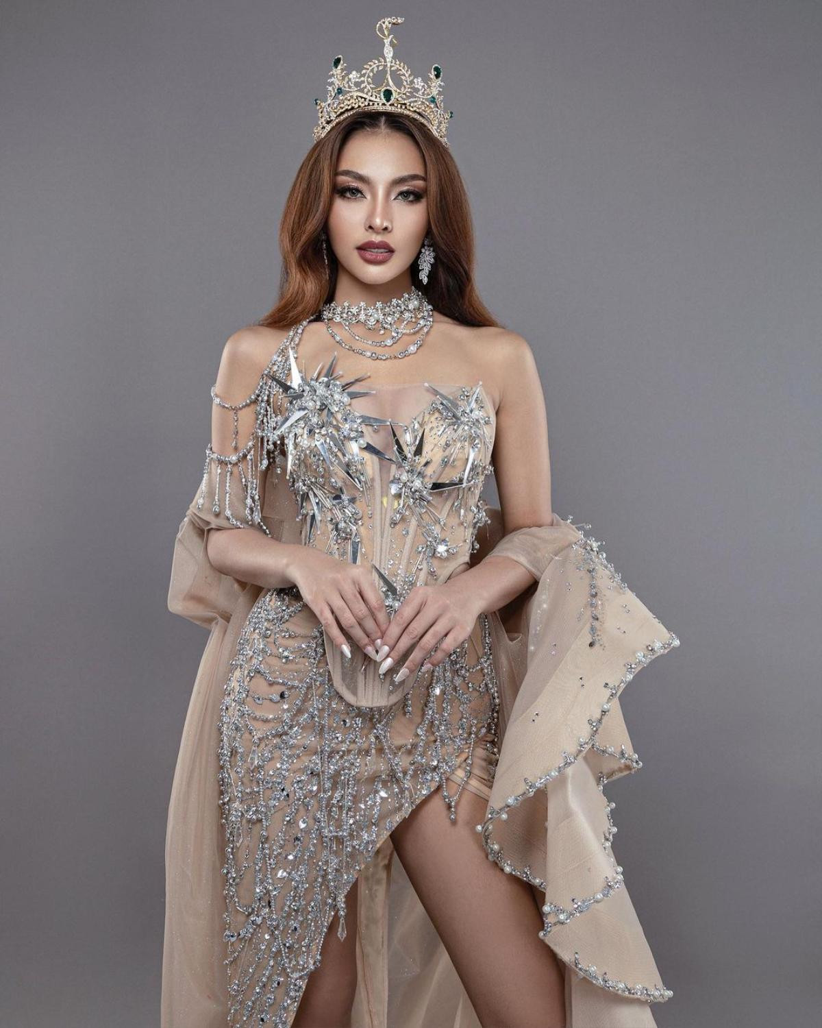 Miss Grand Indonesia 2022 gây 'bão' với màn hô tên kết thúc nhiệm kỳ: Sao từa tựa Thùy Tiên thế này? Ảnh 2