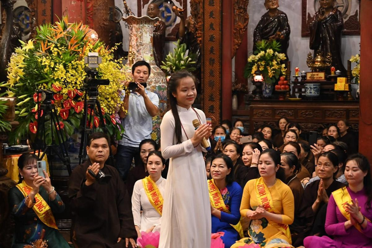 Xót xa hình ảnh cuối cùng của ca nương Tú Thanh, 3 ngày trước vẫn còn vui vẻ tham dự khóa tu Ảnh 2