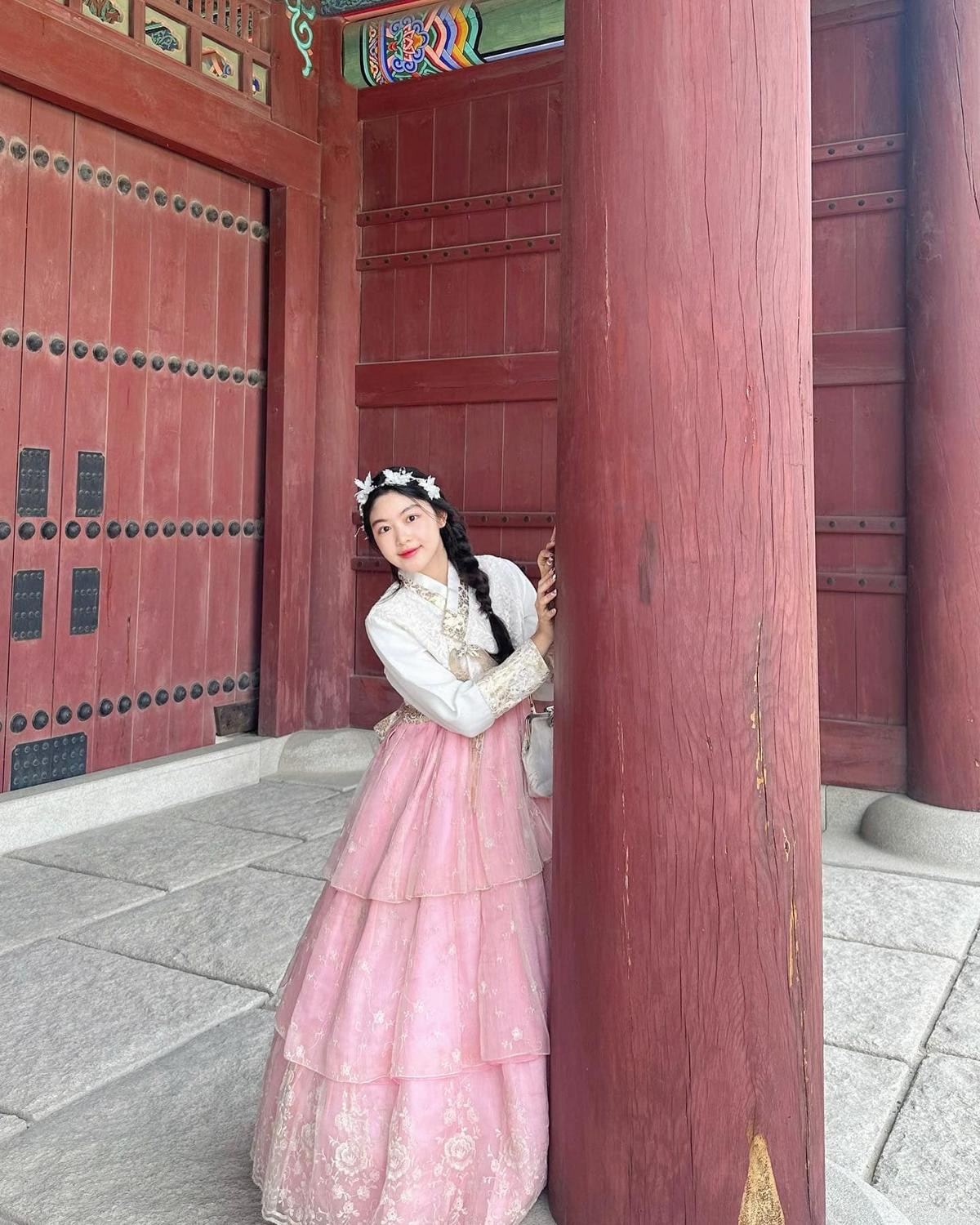 Lọ Lem nhà Quyền Linh diện Hanbok đẹp tựa công chúa, chẳng kém các Idol xứ Hàn Ảnh 3