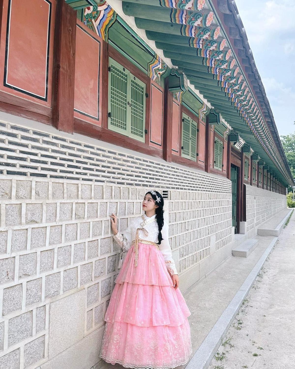 Lọ Lem nhà Quyền Linh diện Hanbok đẹp tựa công chúa, chẳng kém các Idol xứ Hàn Ảnh 2