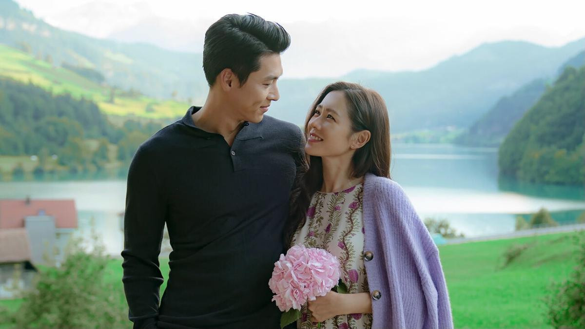 Bỏ Son Ye Jin ở nhà, Hyun Bin bị bắt gặp hẹn hò cùng một ngôi sao nổi tiếng Cbiz Ảnh 1