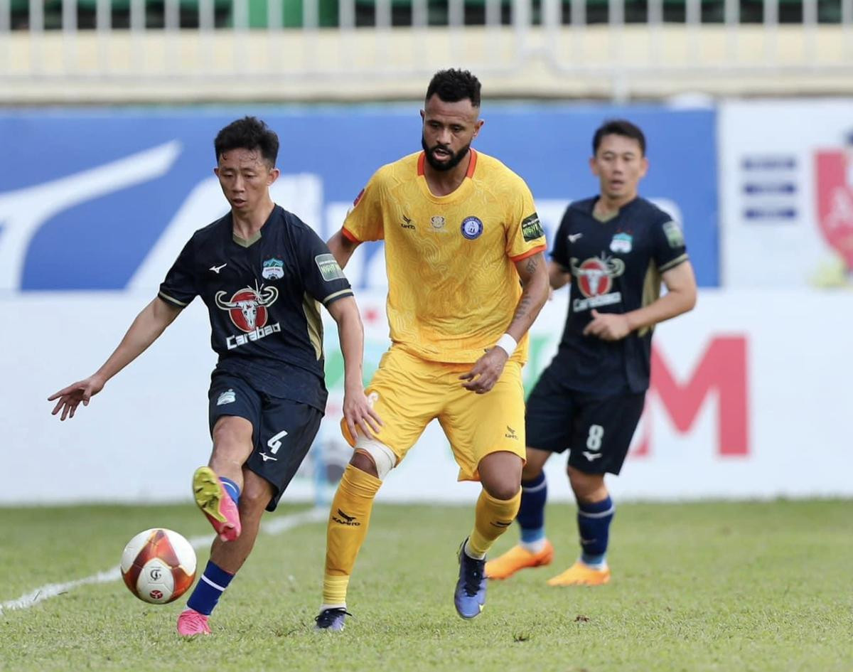 HAGL hạ Khánh Hoà 1-0: Chạm tay vào vé trụ hạng Ảnh 1