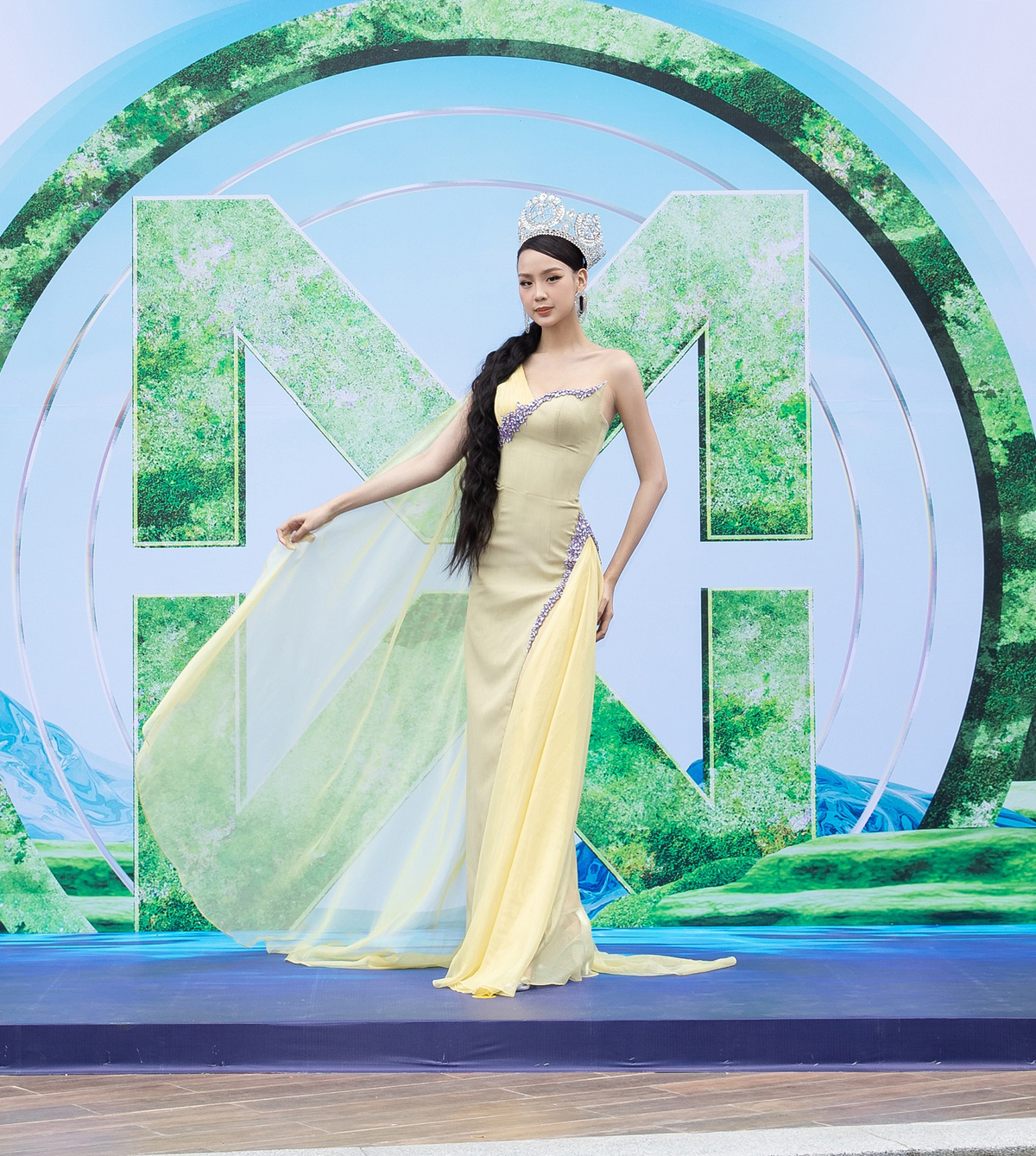 Thiên Ân khoe eo 'chặt chém', Đỗ Hà đẹp sáng bừng thảm đỏ Miss World VN Ảnh 4