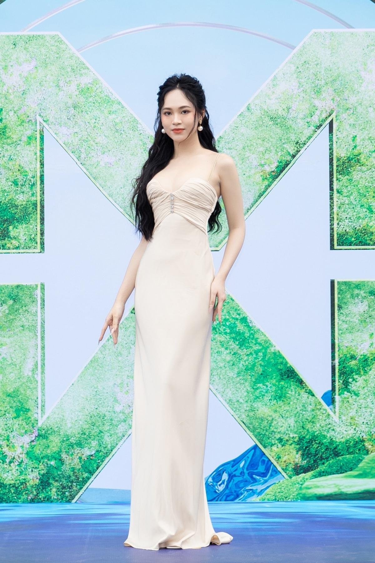 Thiên Ân khoe eo 'chặt chém', Đỗ Hà đẹp sáng bừng thảm đỏ Miss World VN Ảnh 9