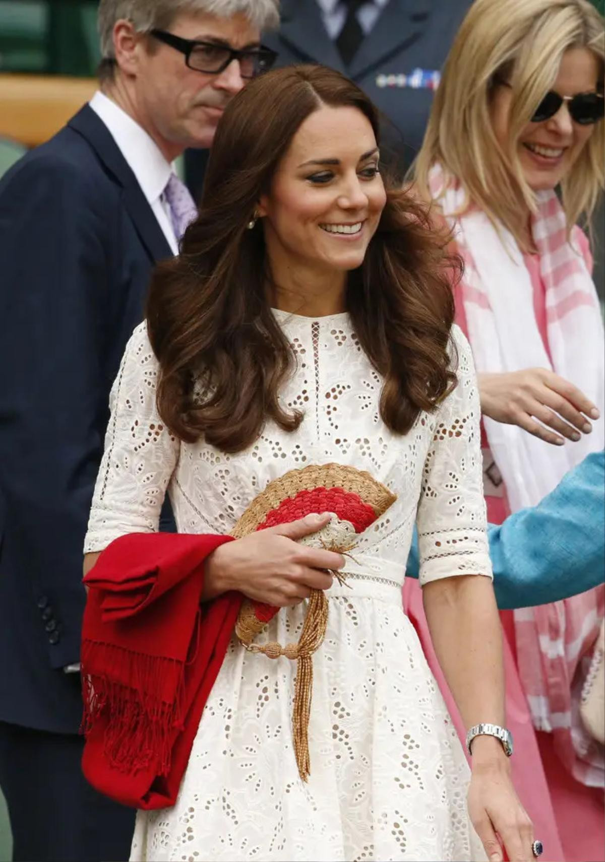 Không hổ danh 'biểu tượng thanh lịch', Kate Middleton tỏa sáng tại Wimbledon Ảnh 3