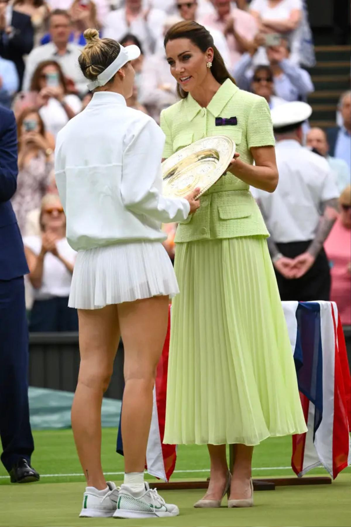 Không hổ danh 'biểu tượng thanh lịch', Kate Middleton tỏa sáng tại Wimbledon Ảnh 16