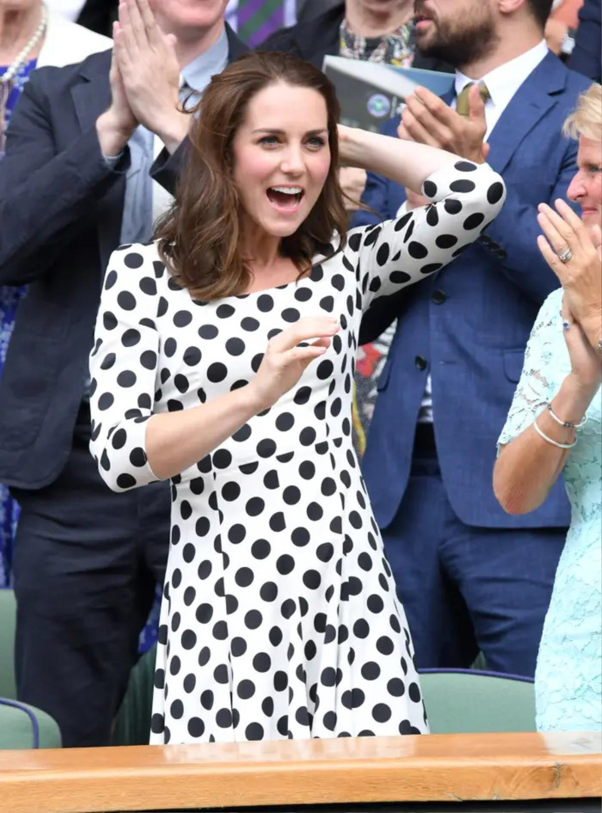 Không hổ danh 'biểu tượng thanh lịch', Kate Middleton tỏa sáng tại Wimbledon Ảnh 6