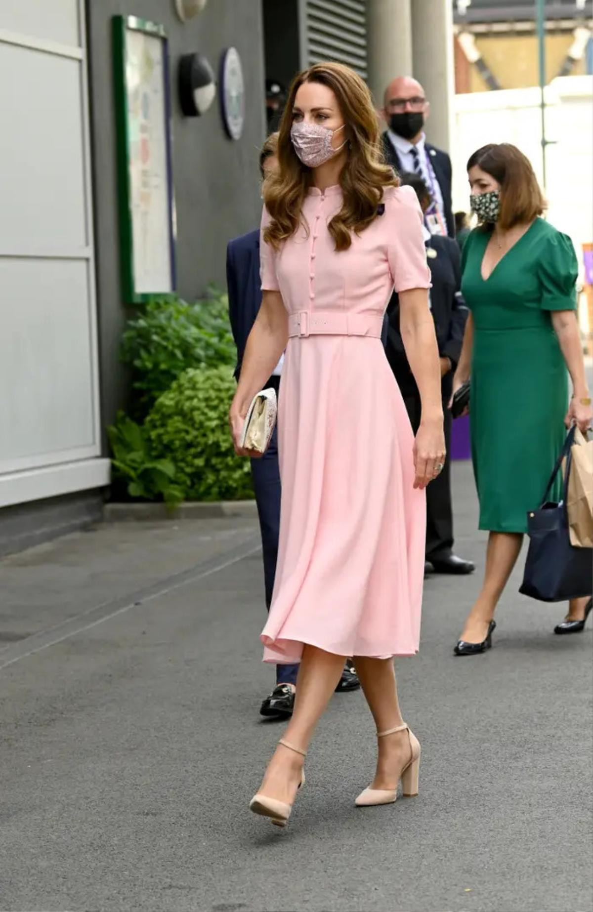 Không hổ danh 'biểu tượng thanh lịch', Kate Middleton tỏa sáng tại Wimbledon Ảnh 13