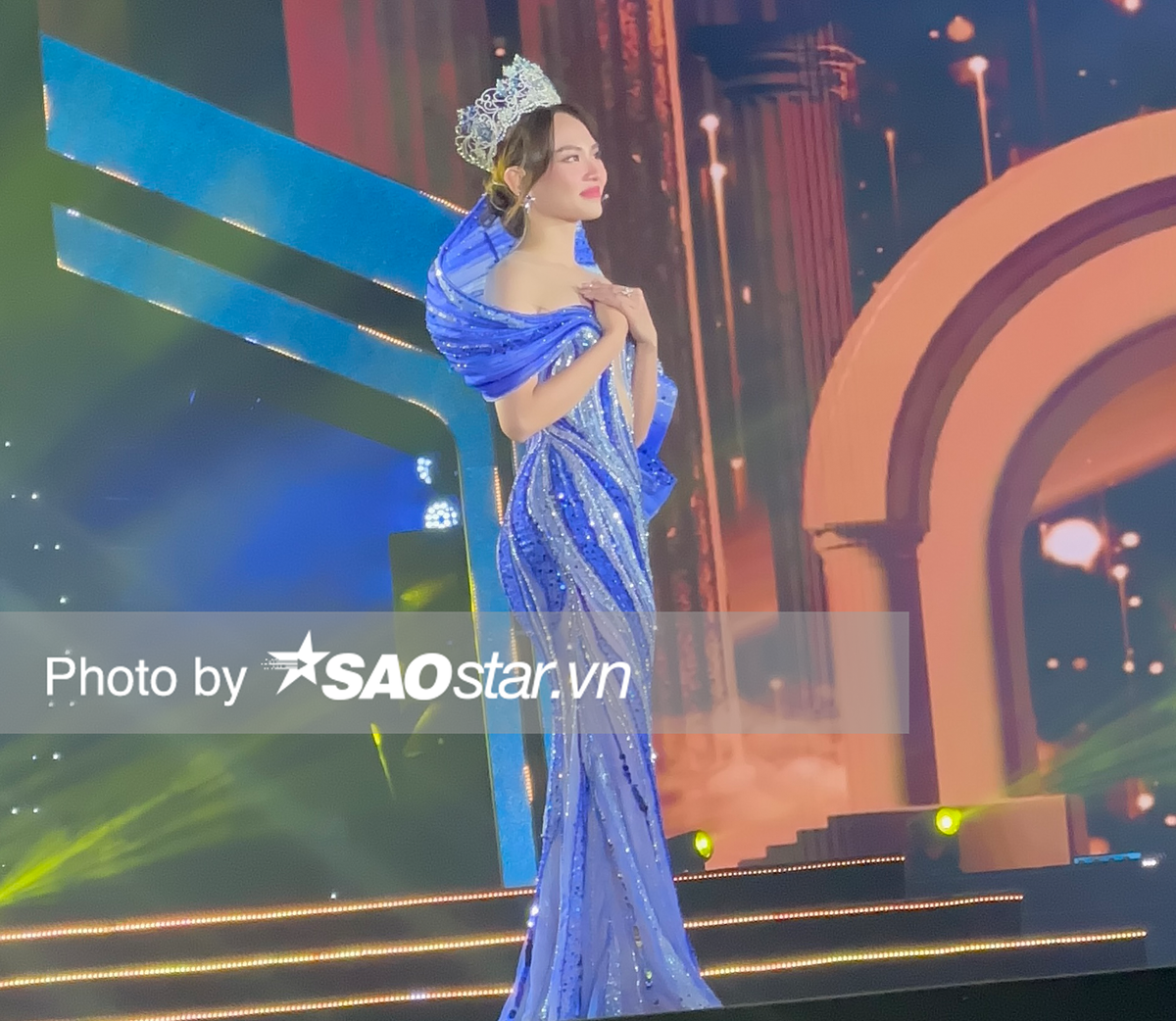 Top 3 Miss World VN final-walk: Á hậu Bảo Ngọc lộ vẻ mặt 'cọc' khó hiểu Ảnh 3