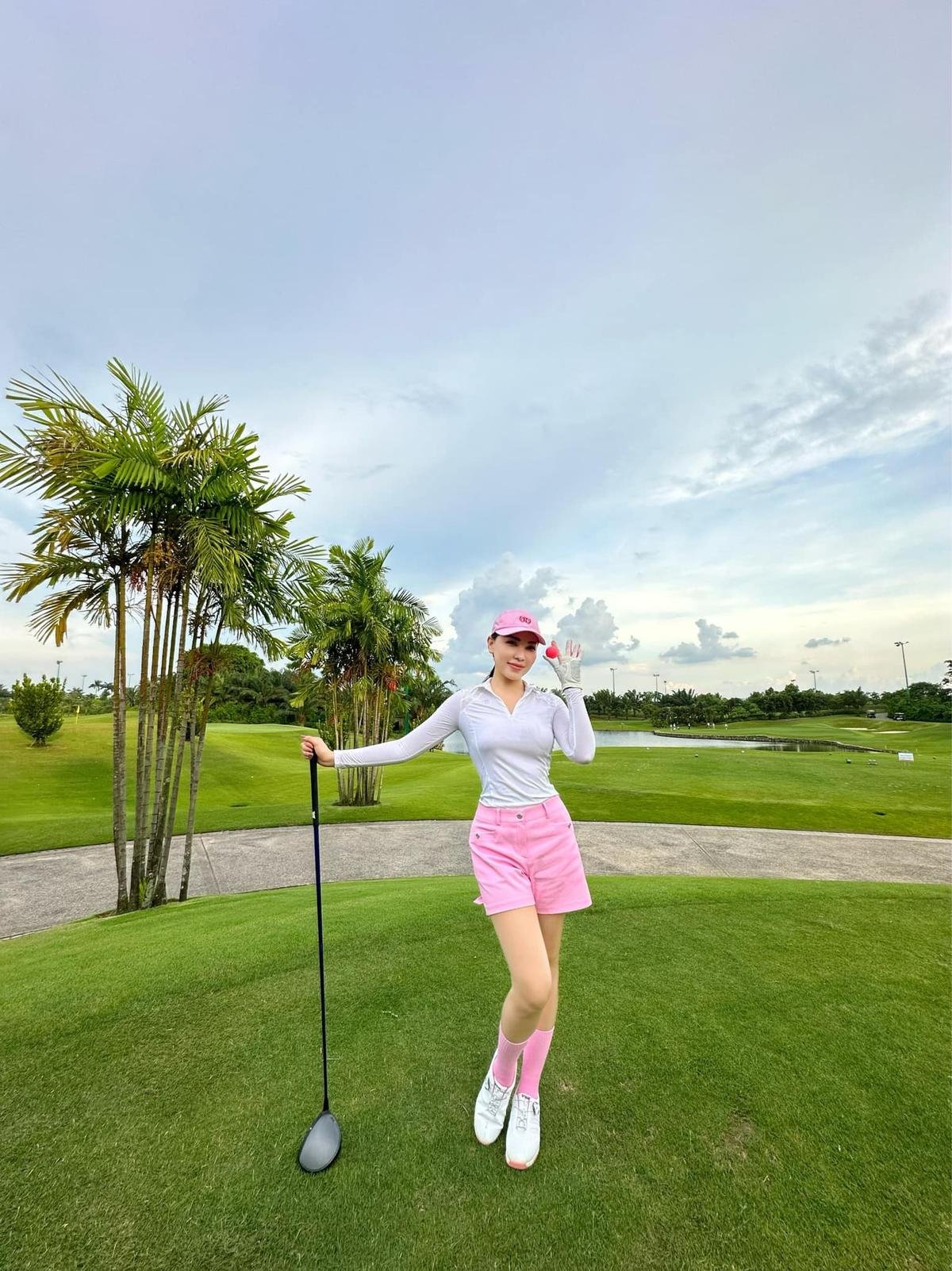 Quỳnh Thư nhởn nhơ chơi golf giữa ồn ào đời tư, netizen đồng loạt thả 'phẫn nộ' Ảnh 2