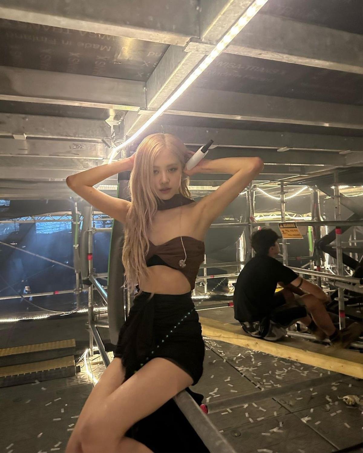 Rosé (Blackpink) kheo eo thon triệt để trước giờ G concert tại Việt Nam Ảnh 1