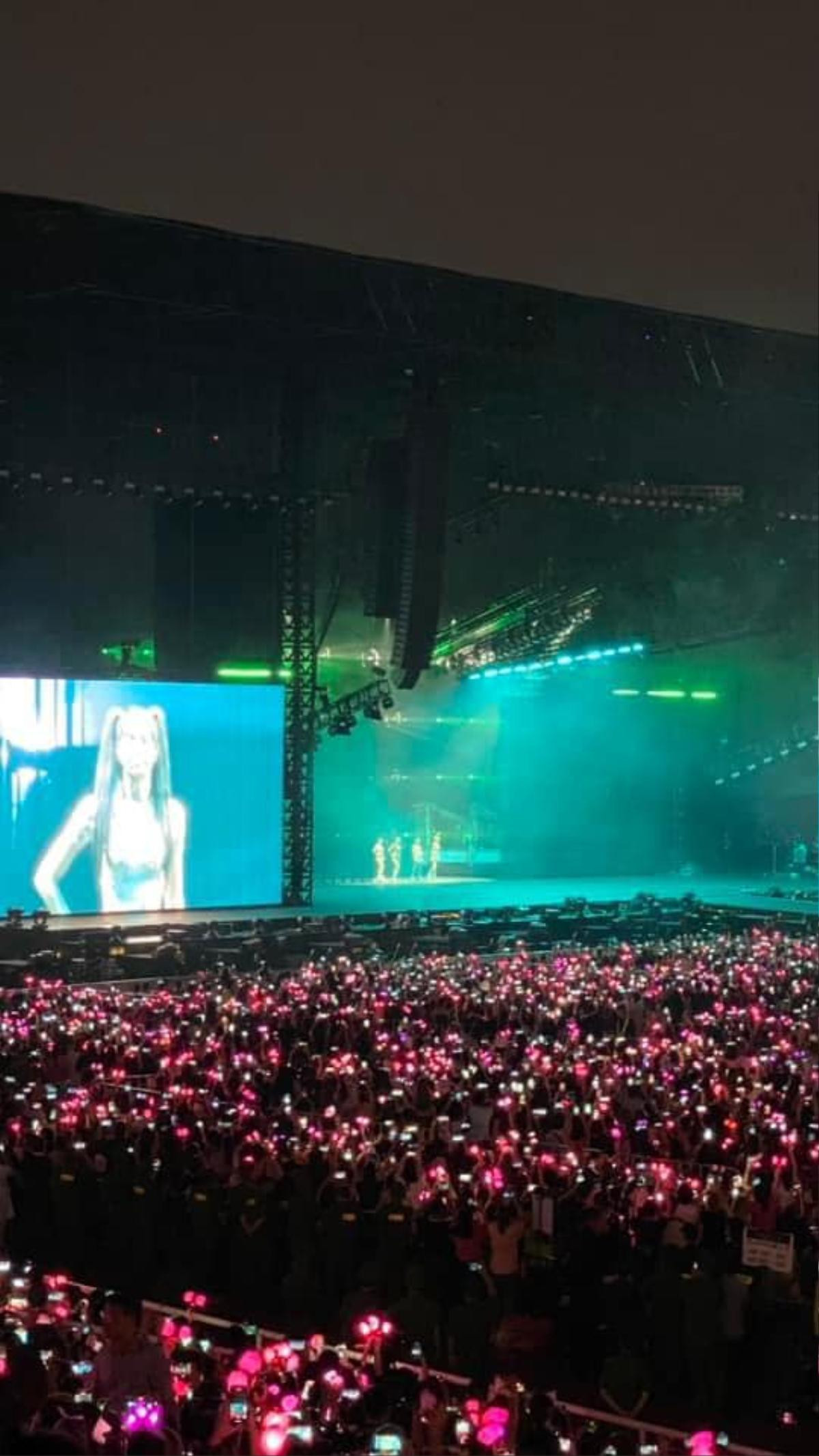 BLACKPINK mở màn concert tại Hà Nội với 'siêu hit' How You Like That Ảnh 2