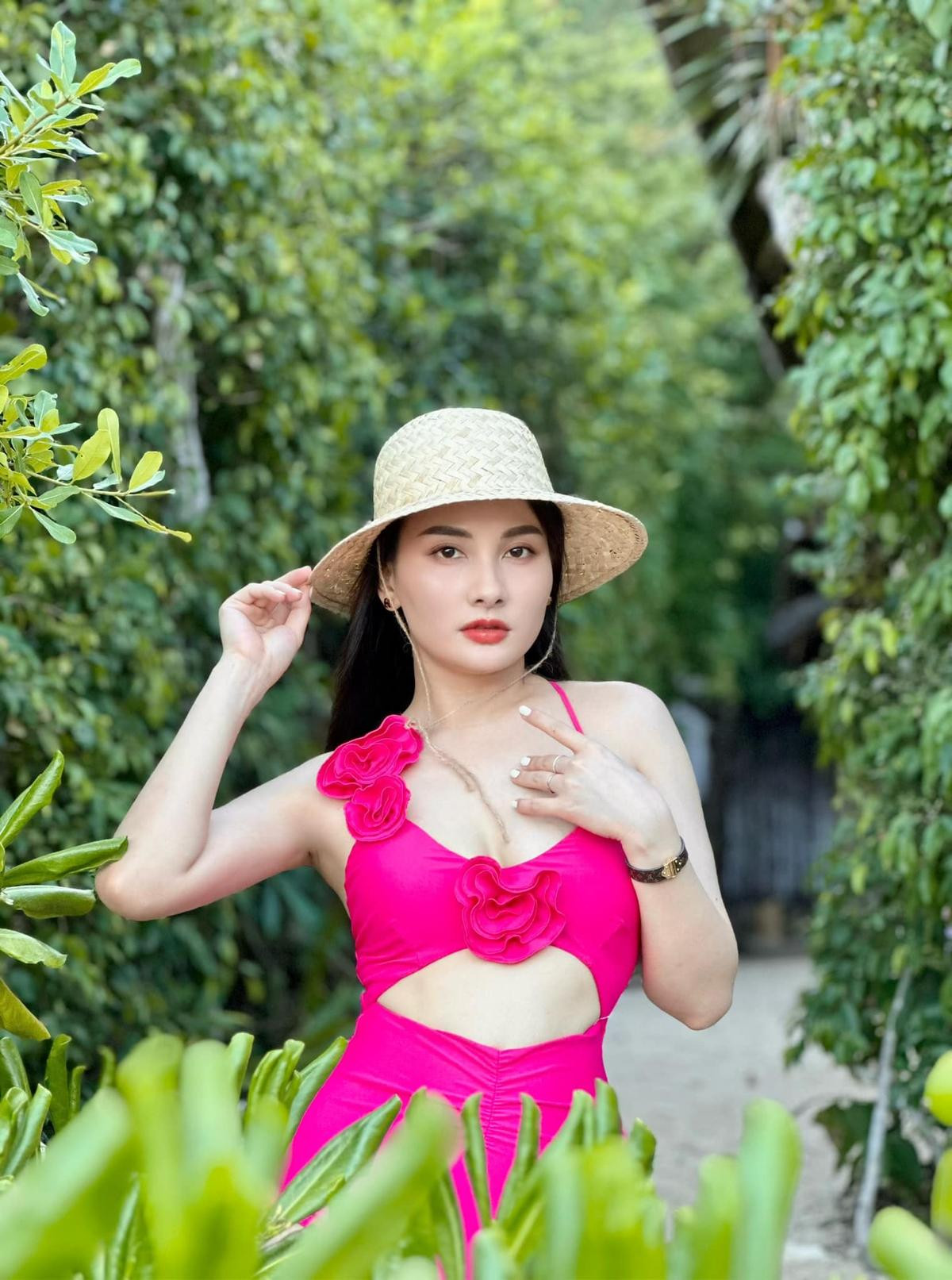 Mẹ 2 con Bảo Thanh diện bikini 'điêu khắc' đường cong chuẩn chỉnh Ảnh 2