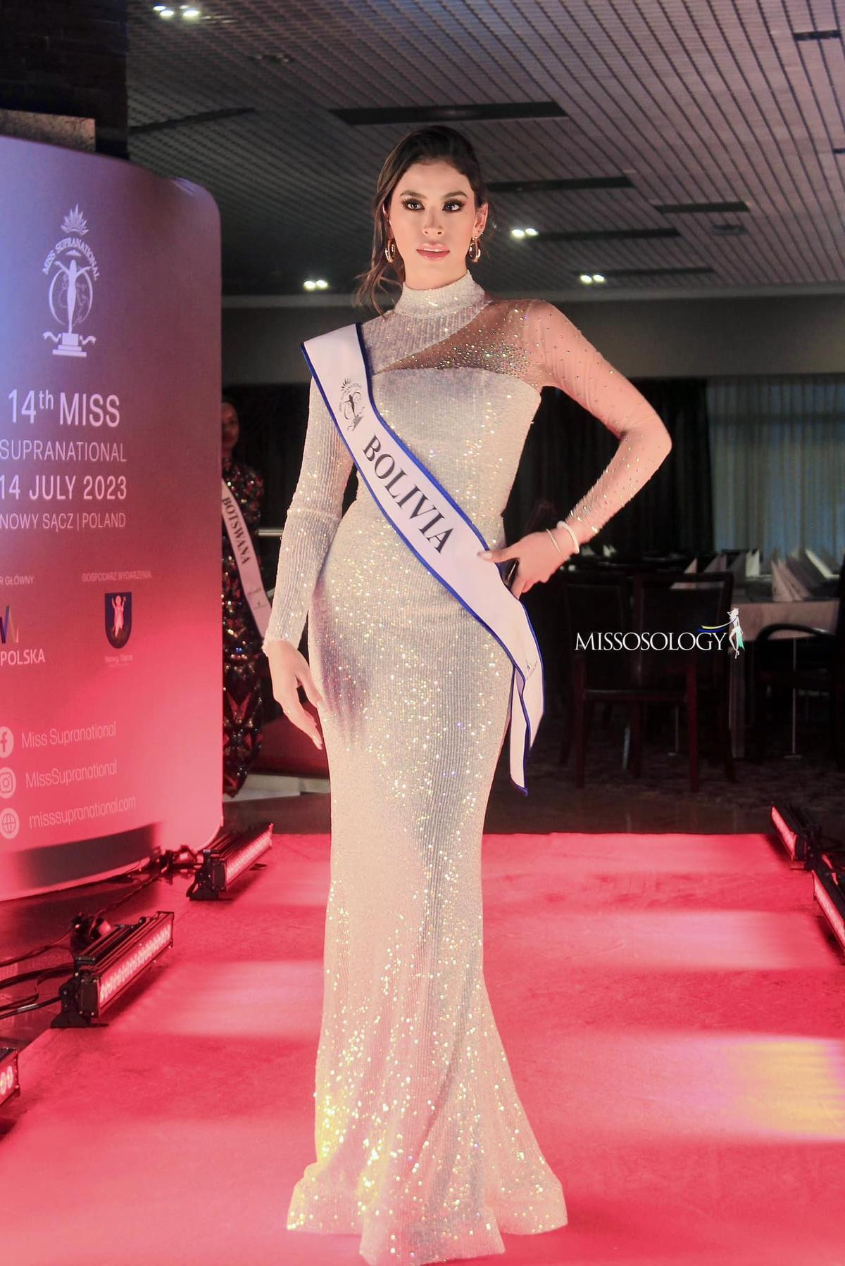 Top 10 bộ váy thanh lịch nhất tại Miss Supranational: Việt Nam đủ bén chưa? Ảnh 2