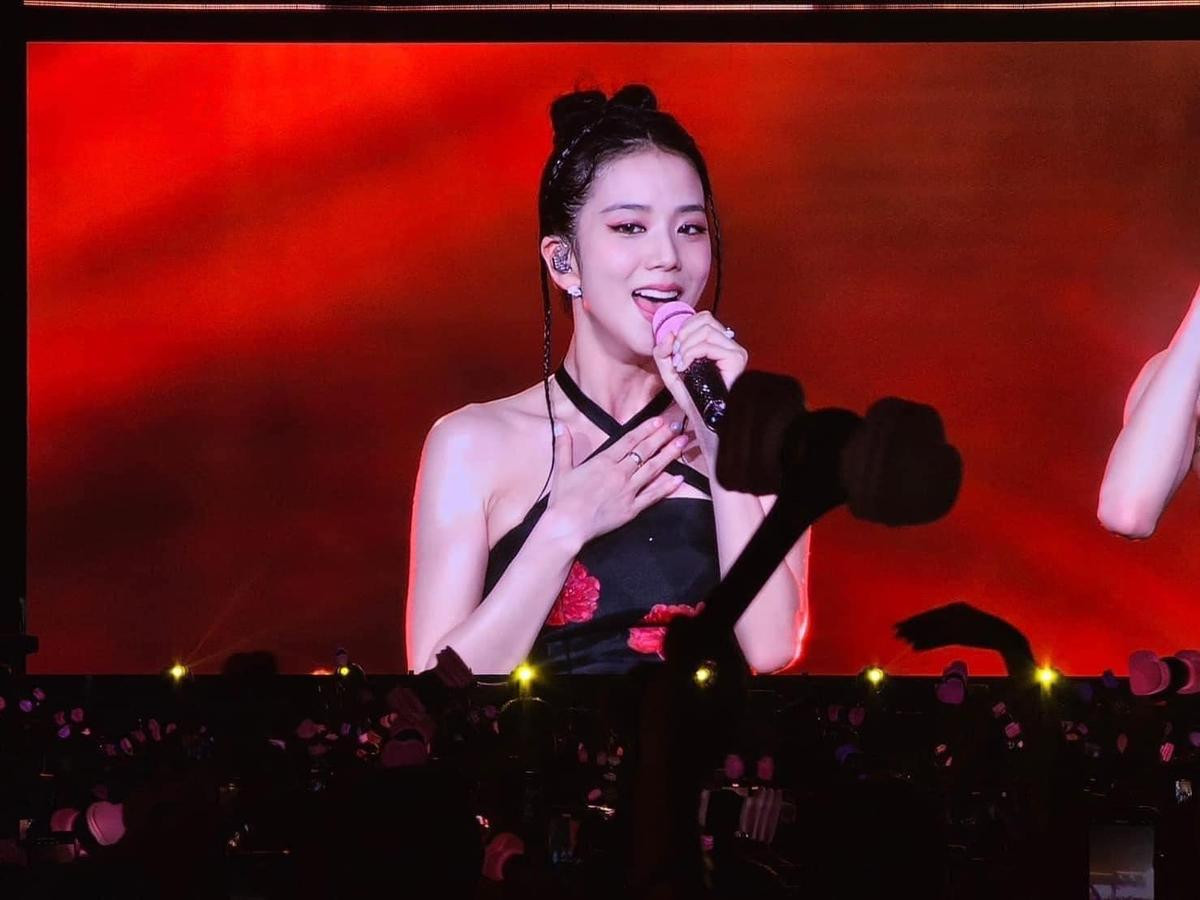 Fan Trung Quốc tưởng Jisoo hát Tiếng Việt trong concert Hà Nội: Chuyện gì đây? Ảnh 3