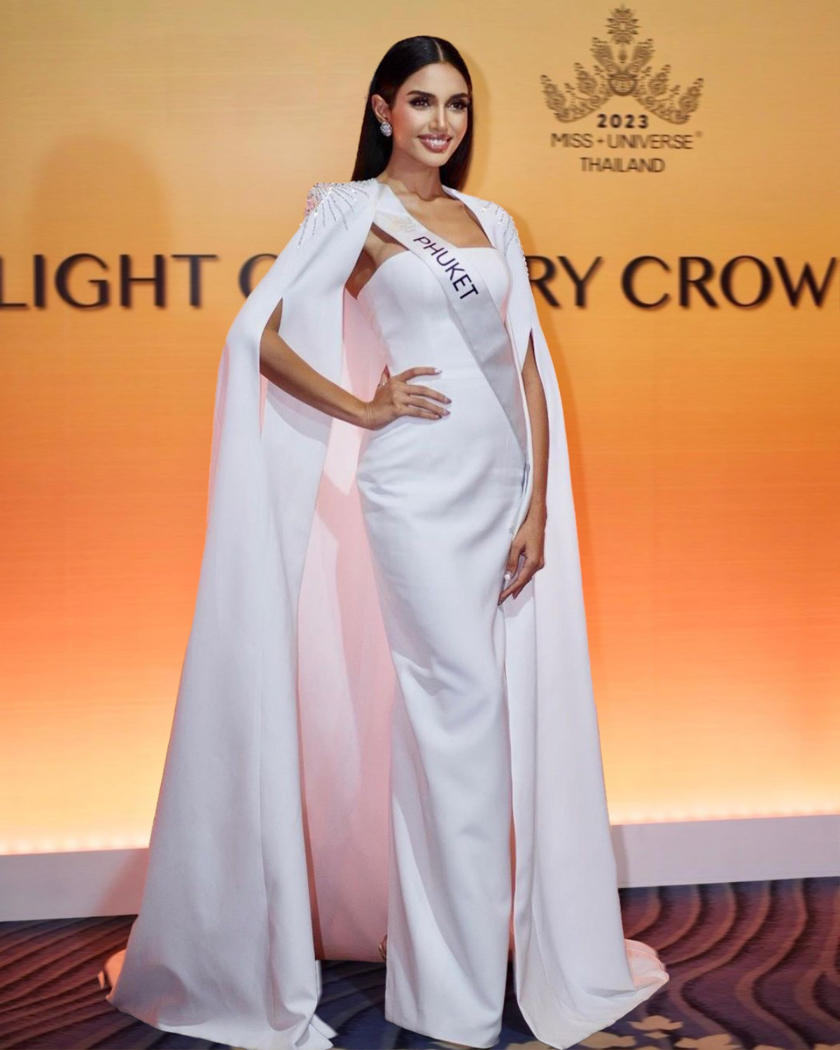 Bản sao Phạm Hương 'vồ ếch' tại Miss Universe Thailand 2023 Ảnh 1