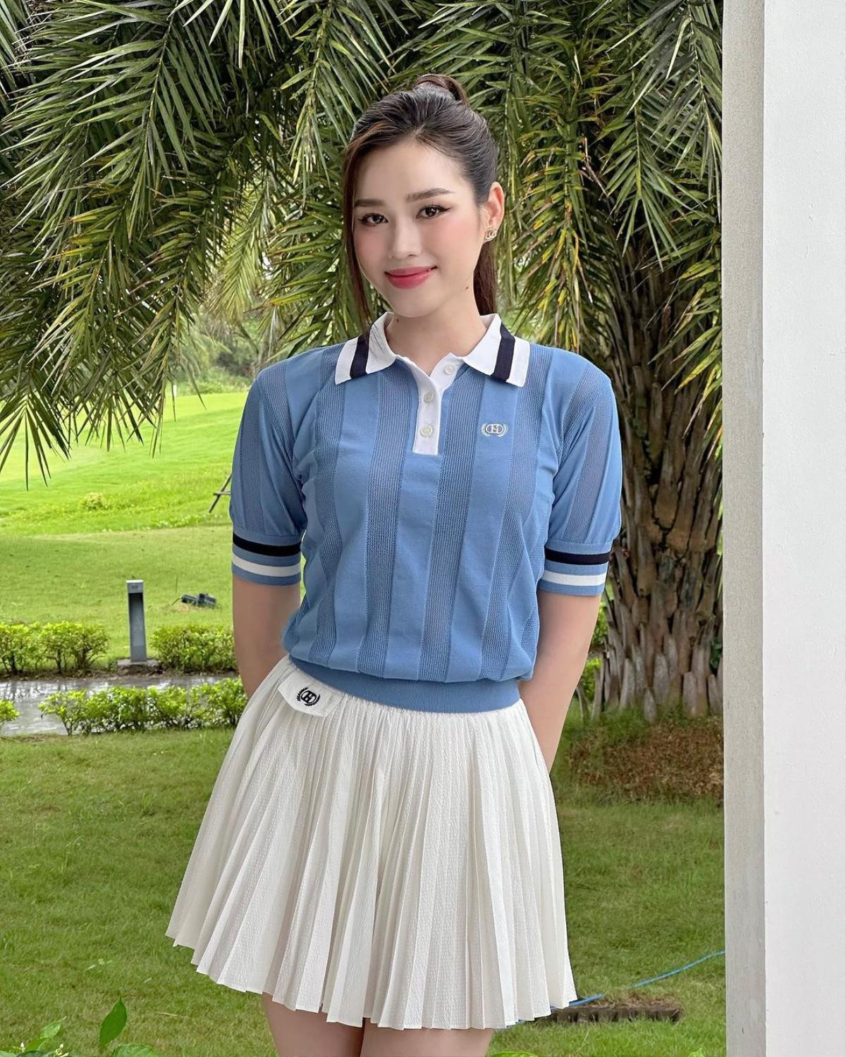 Đỗ Hà mặc váy ngắn cũn khoe đôi chân 1,11m trên sân golf Ảnh 4