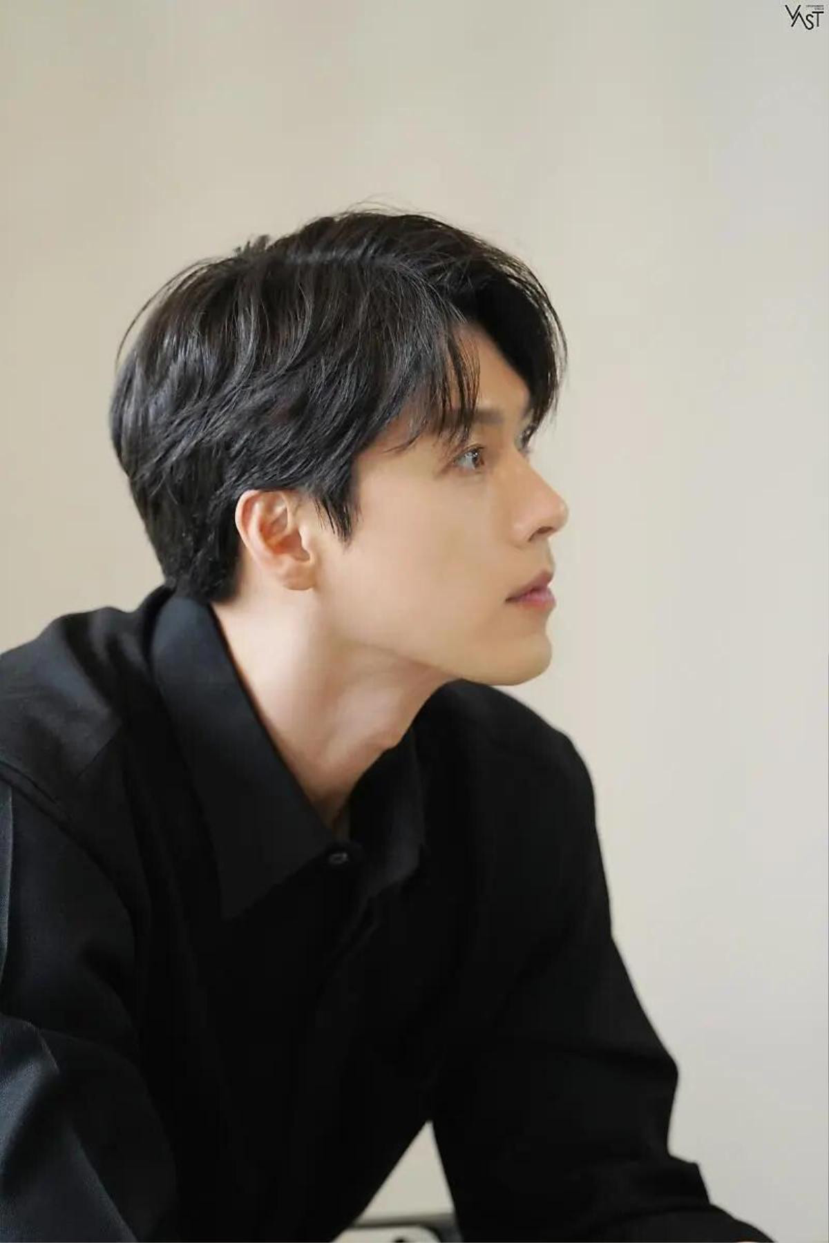 Hyun Bin cứ xuất hiện là gây sốt, thế này thì Song Joong Ki còn phải học dài Ảnh 1