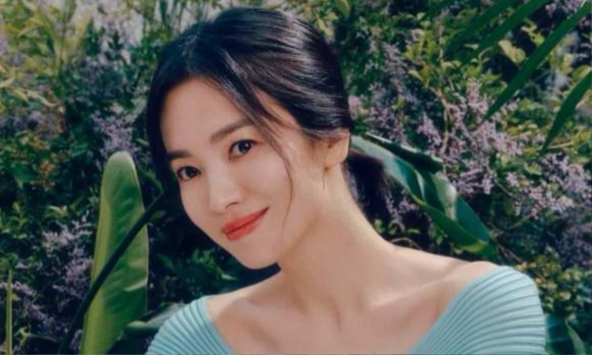 Song Hye Kyo bất ngờ lộ mặt mộc kém sắc bên một người đàn ông lạ mặt Ảnh 4