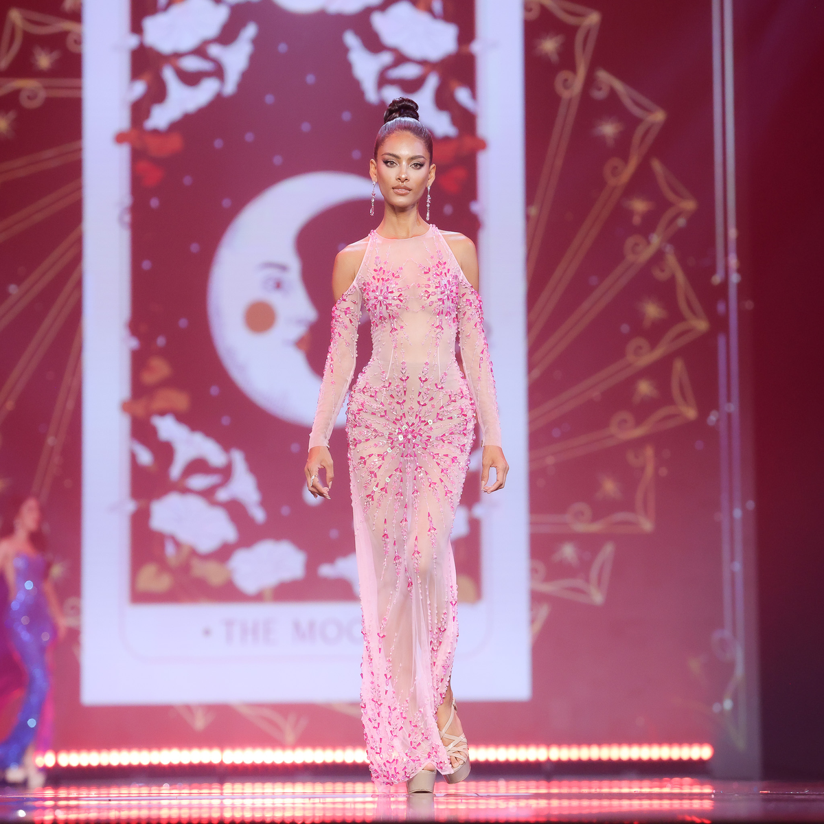 Bán kết Miss Universe Thailand: Thí sinh mặc váy dạ hội khoét xẻ cực 'hiểm hóc' Ảnh 3