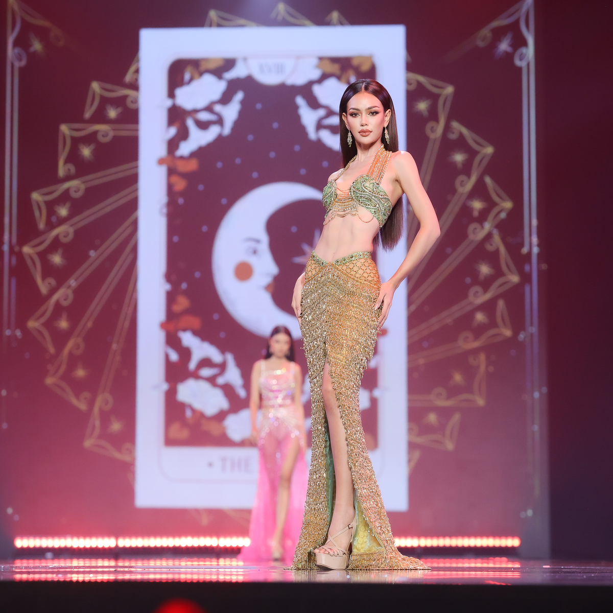 Bán kết Miss Universe Thailand: Thí sinh mặc váy dạ hội khoét xẻ cực 'hiểm hóc' Ảnh 6