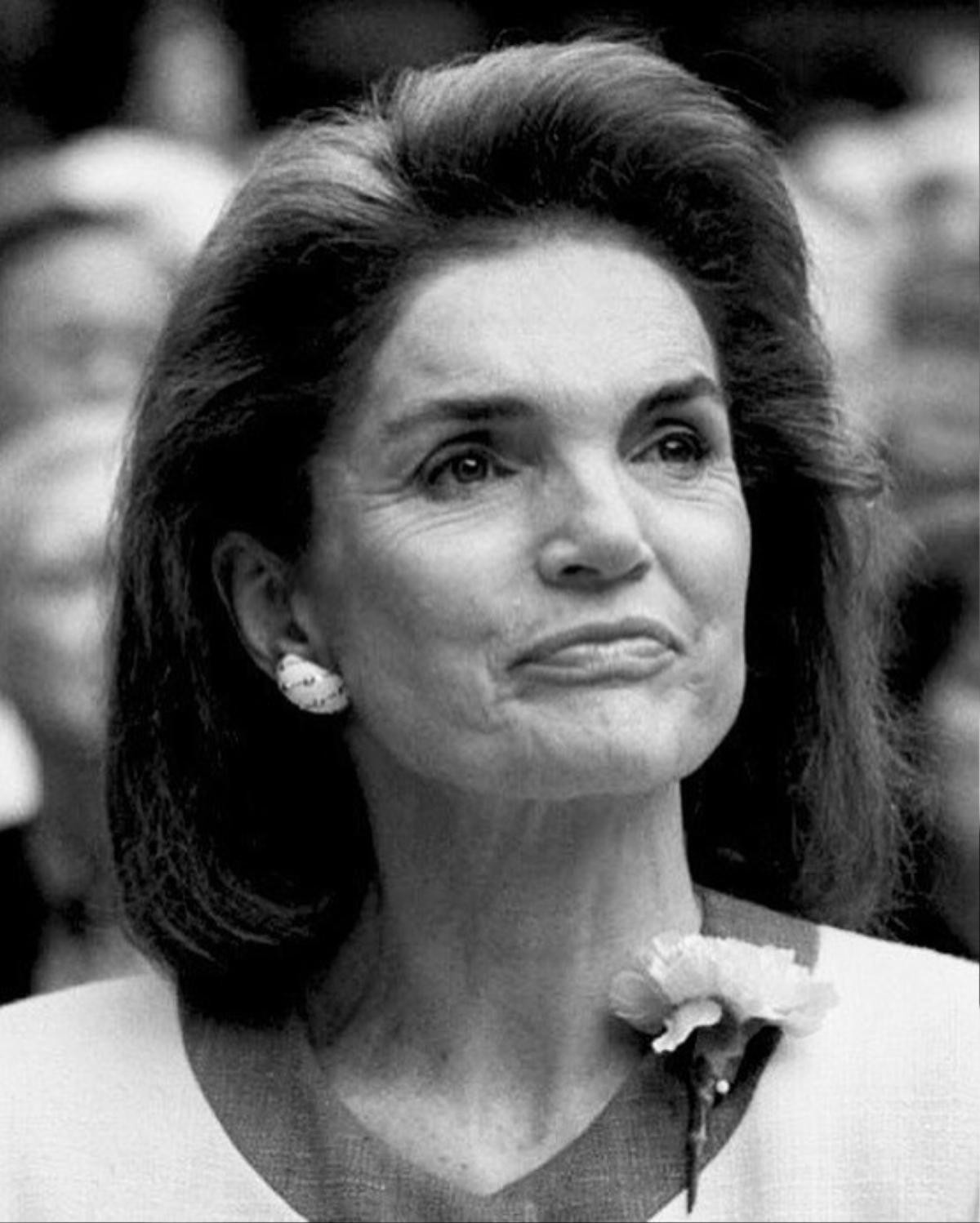 Đội khăn che tóc xấu và những mẹo làm đẹp đời thường của Jackie Kennedy Ảnh 6