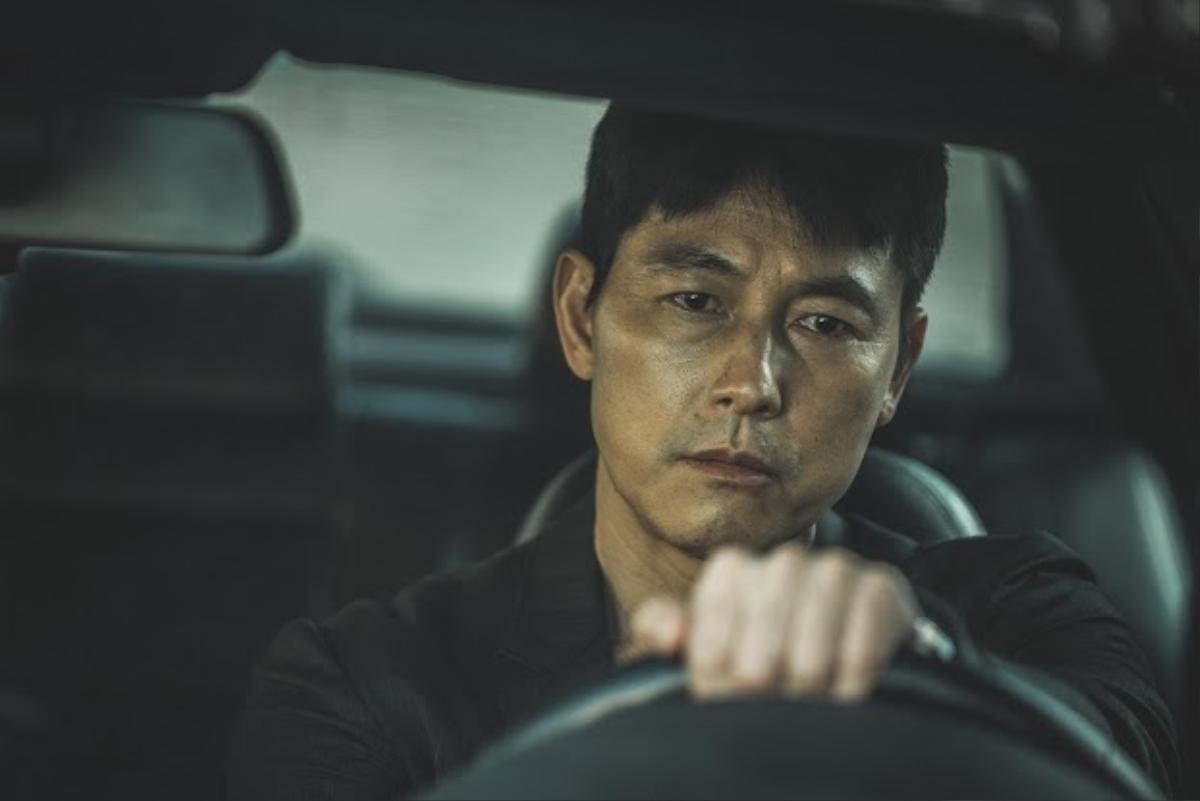 Jung Woo Sung đội nón lá, cúi chào fan Việt khi đi quảng bá phim Ảnh 2