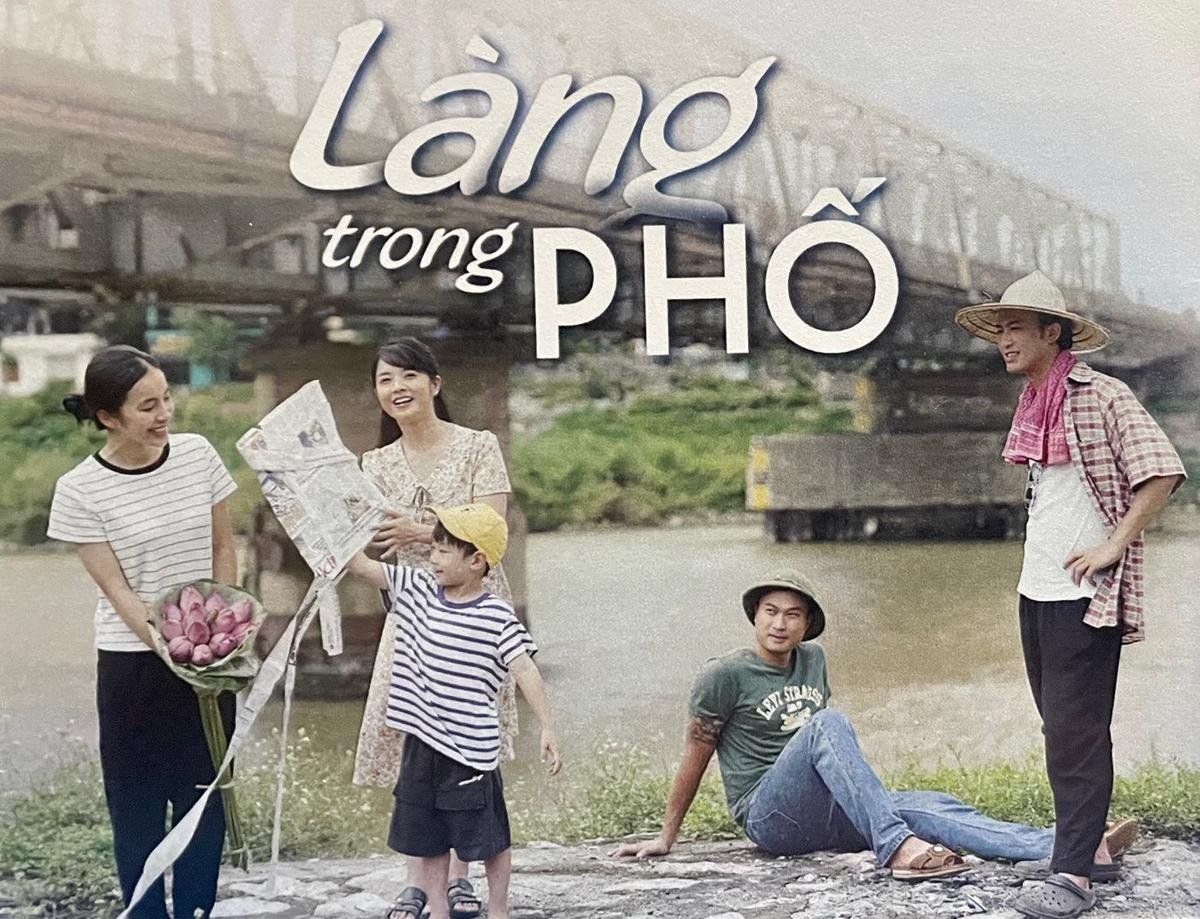 Làng Trong Phố: Lộ cảnh Mến 'lên phố giải ngố' cùng Hiếu Ảnh 1