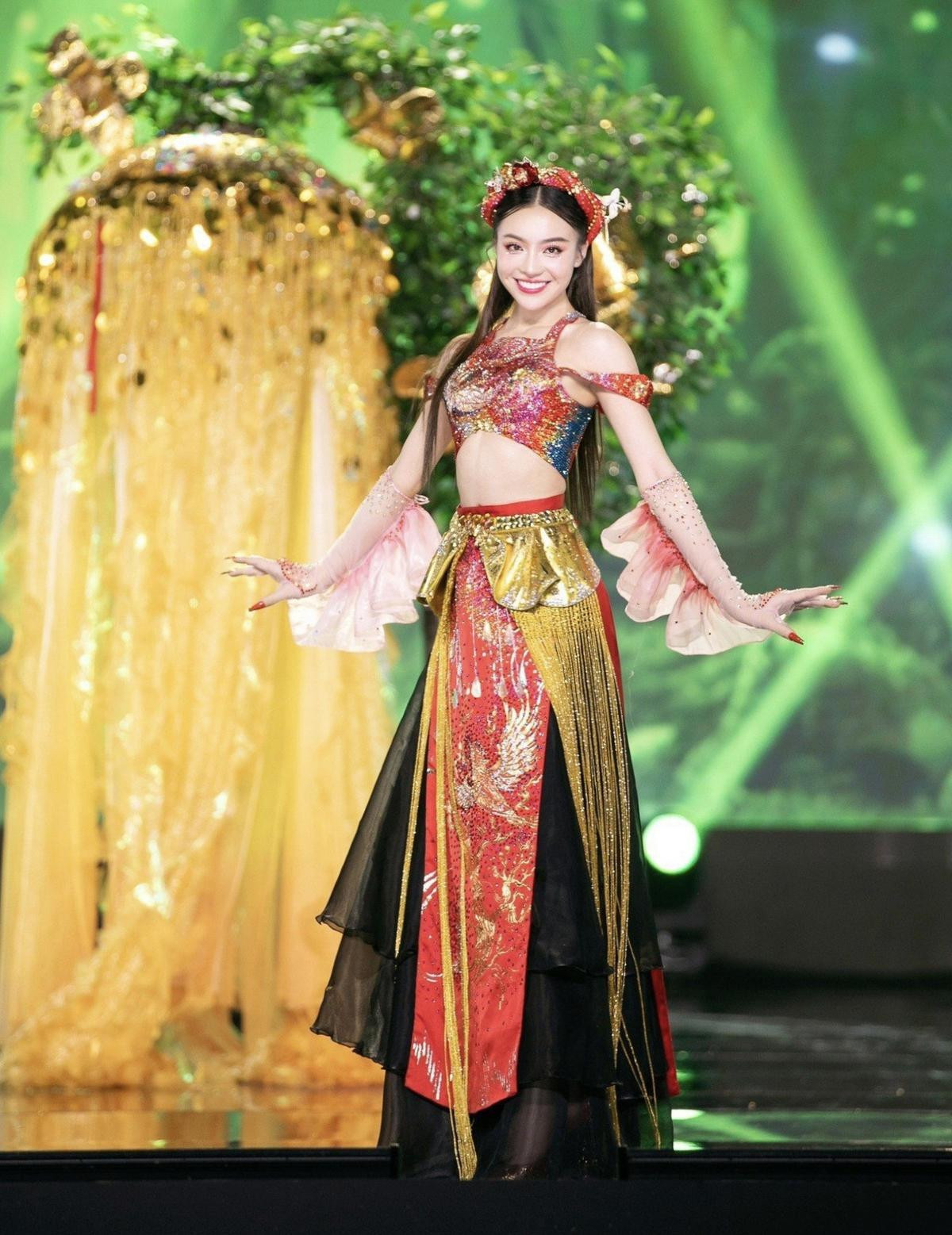 Thiên Ân diện bikinj khoe eo thon bên thí sinh Miss Grand VN 2023 Ảnh 8