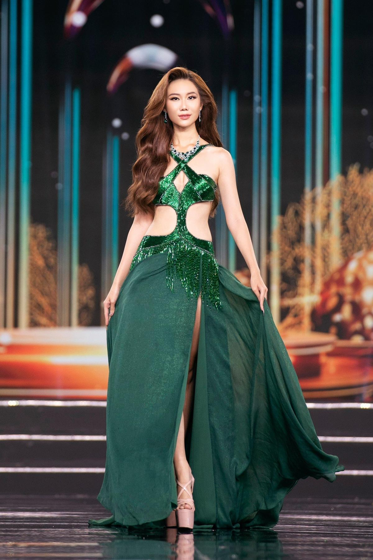 Top 10 Miss Grand VN 2023 khoe sắc sáng bừng sân khấu: Ai làm lại mấy chị nữa? Ảnh 6