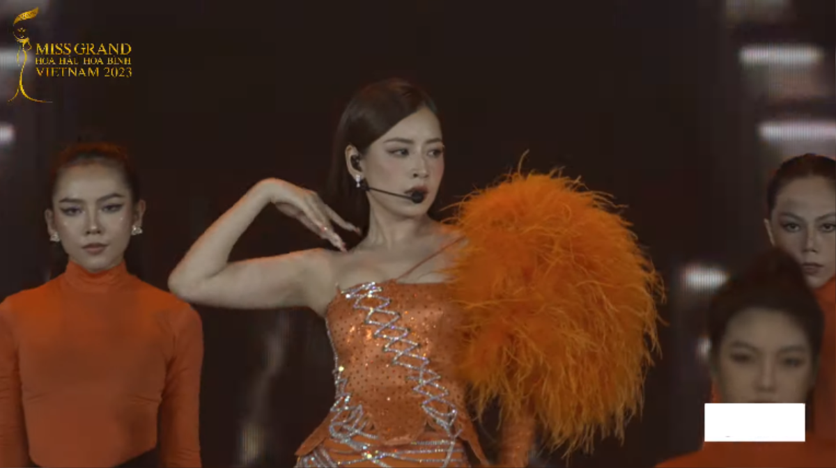 Chi Pu khoe visual rực rỡ, nhảy cực sung trong đêm chung kết Miss Grand Vietnam Ảnh 1