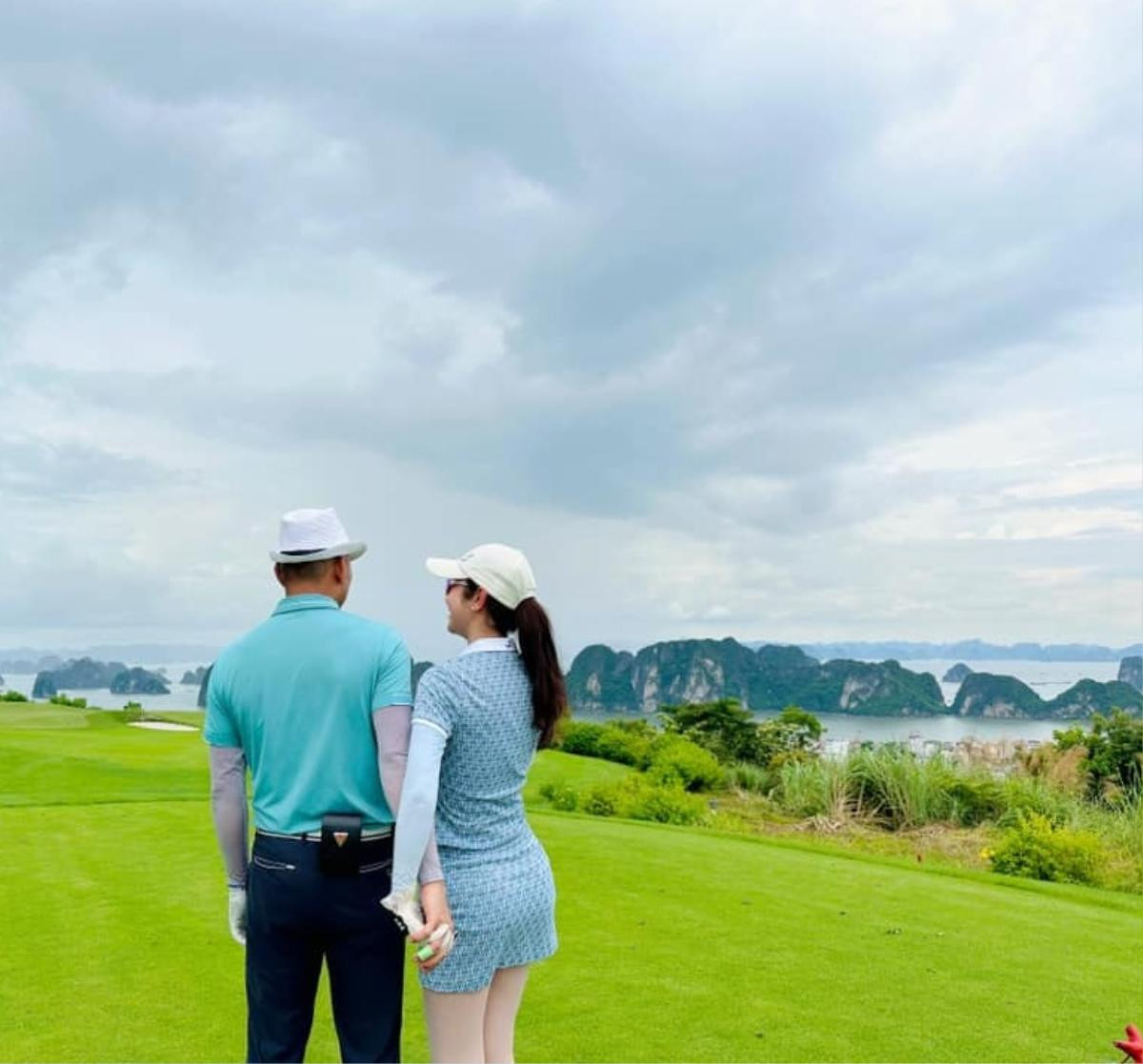 Jennifer Phạm cùng chồng doanh nhân đi đánh golf, có cử chỉ 'tình bể bình'! Ảnh 3