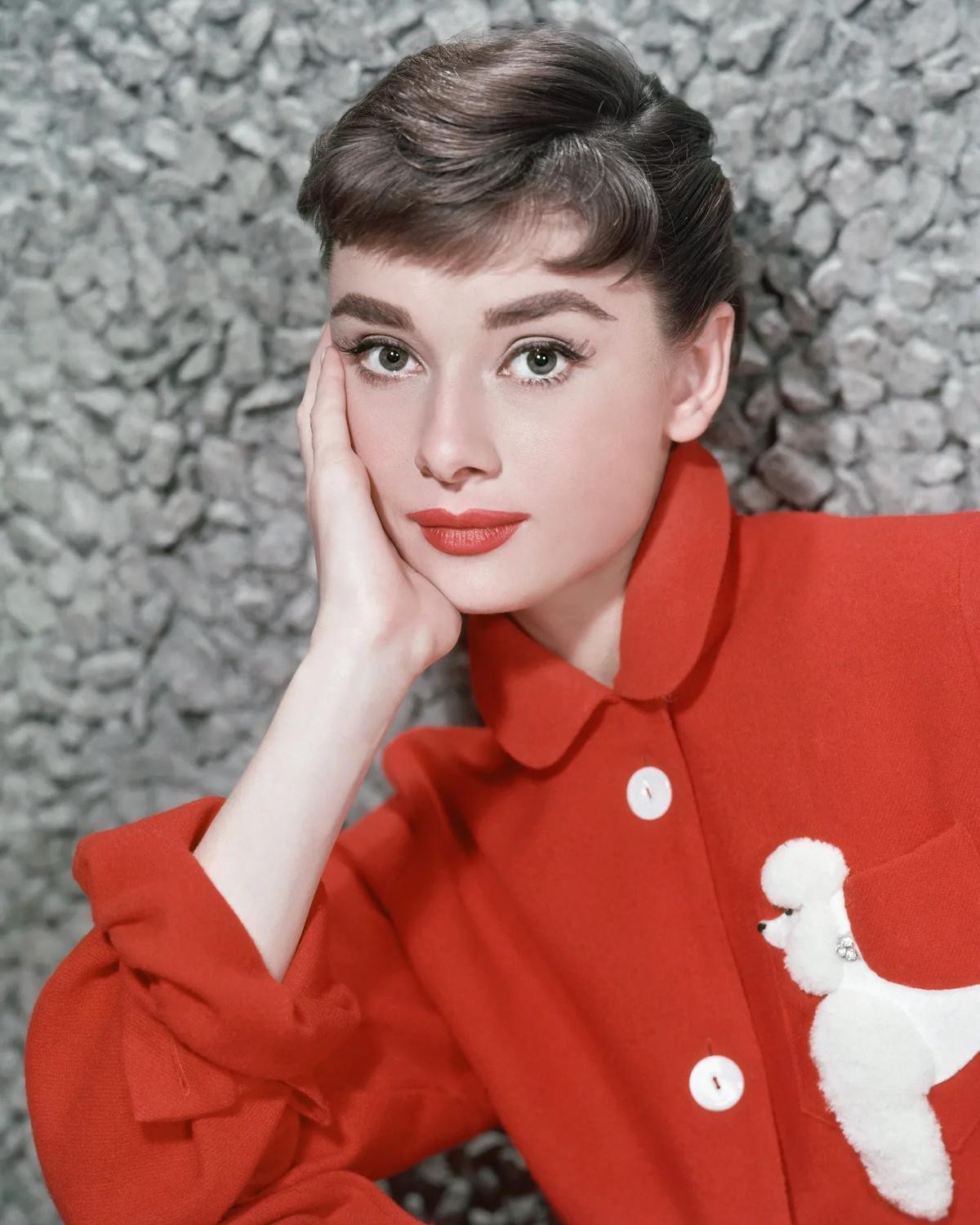 Mở khóa bí quyết làm đẹp của huyền thoại nhan sắc Audrey Hepburn Ảnh 2