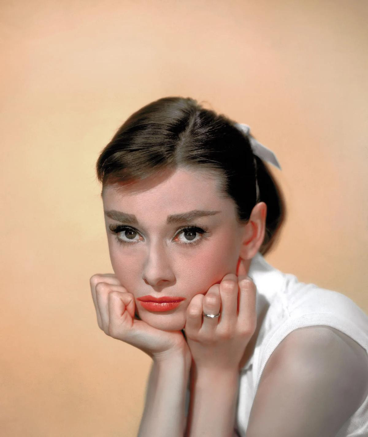 Mở khóa bí quyết làm đẹp của huyền thoại nhan sắc Audrey Hepburn Ảnh 6