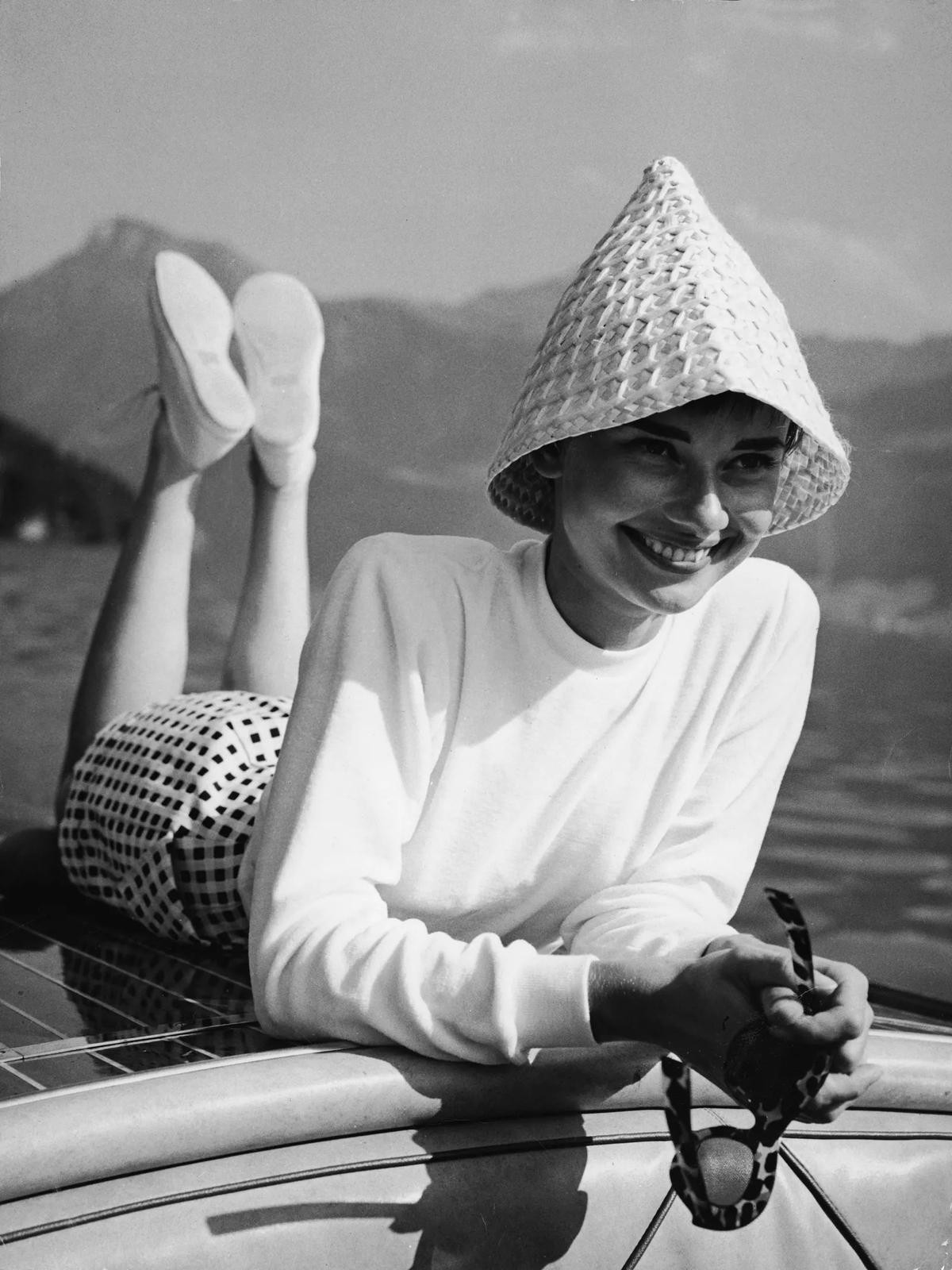 Mở khóa bí quyết làm đẹp của huyền thoại nhan sắc Audrey Hepburn Ảnh 10