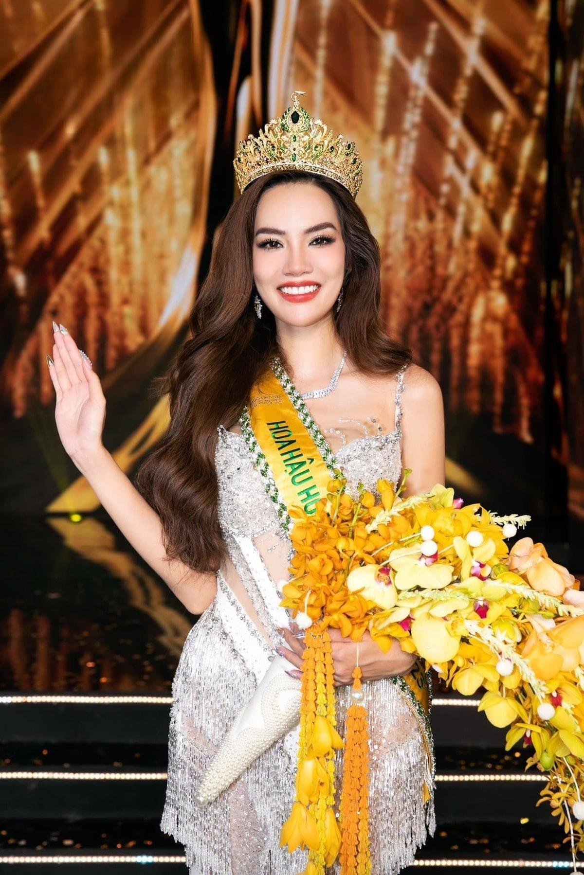 Dàn hoa hậu diện dạ hội tôn dáng: Miss Earth gợi cảm, Thùy Linh tựa nữ thần Ảnh 9